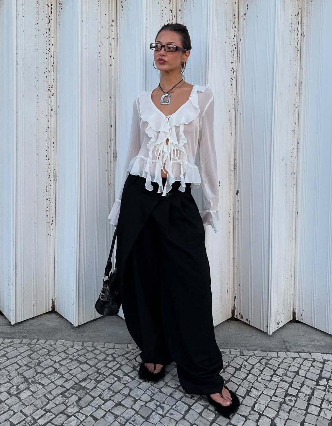 Long sleeve shirt with frills