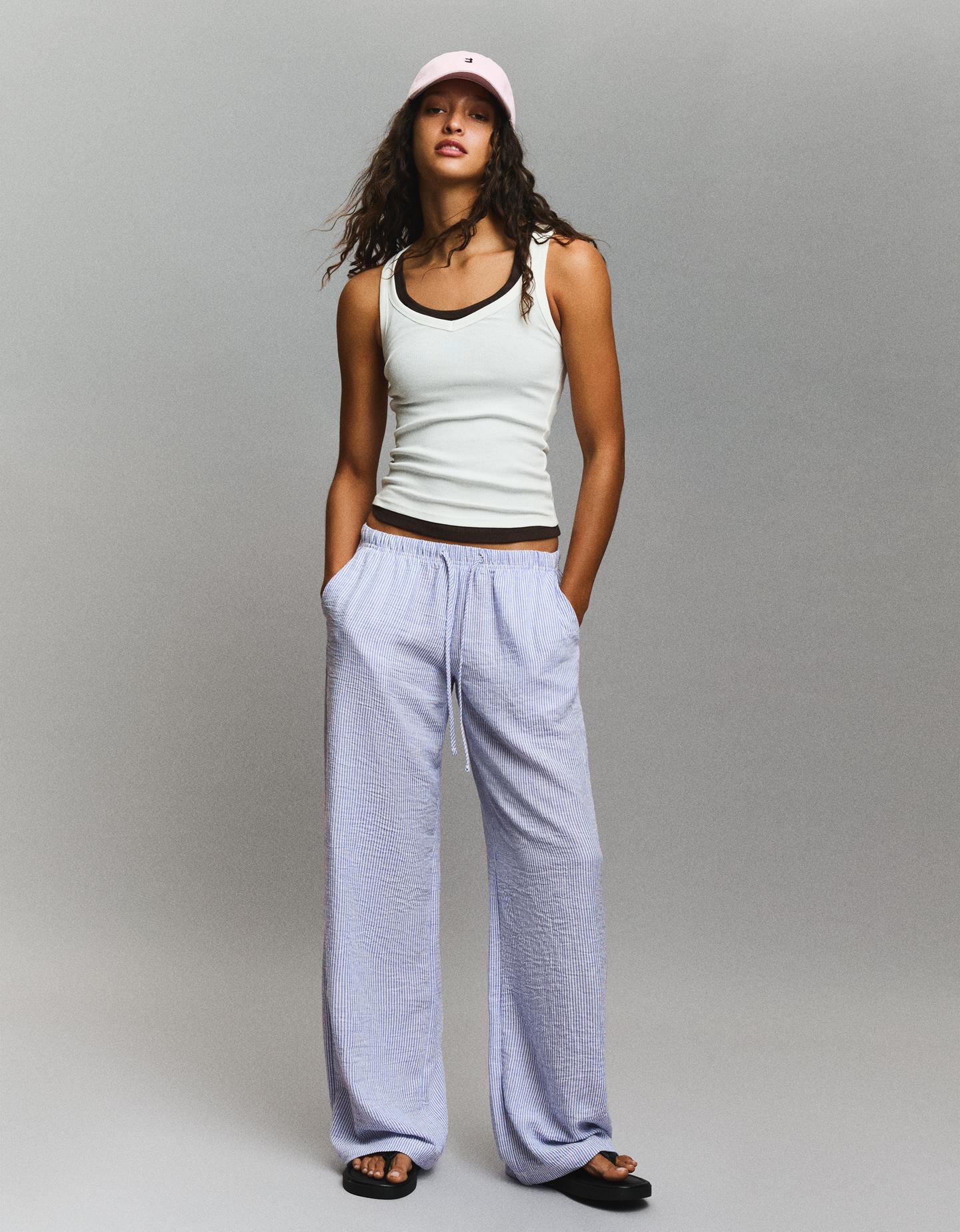 Bershka spodnie z gumką w pasie granatowy