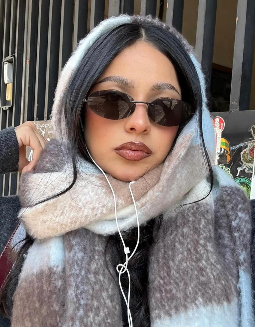 وشاح بطبعة مربعات-رملي