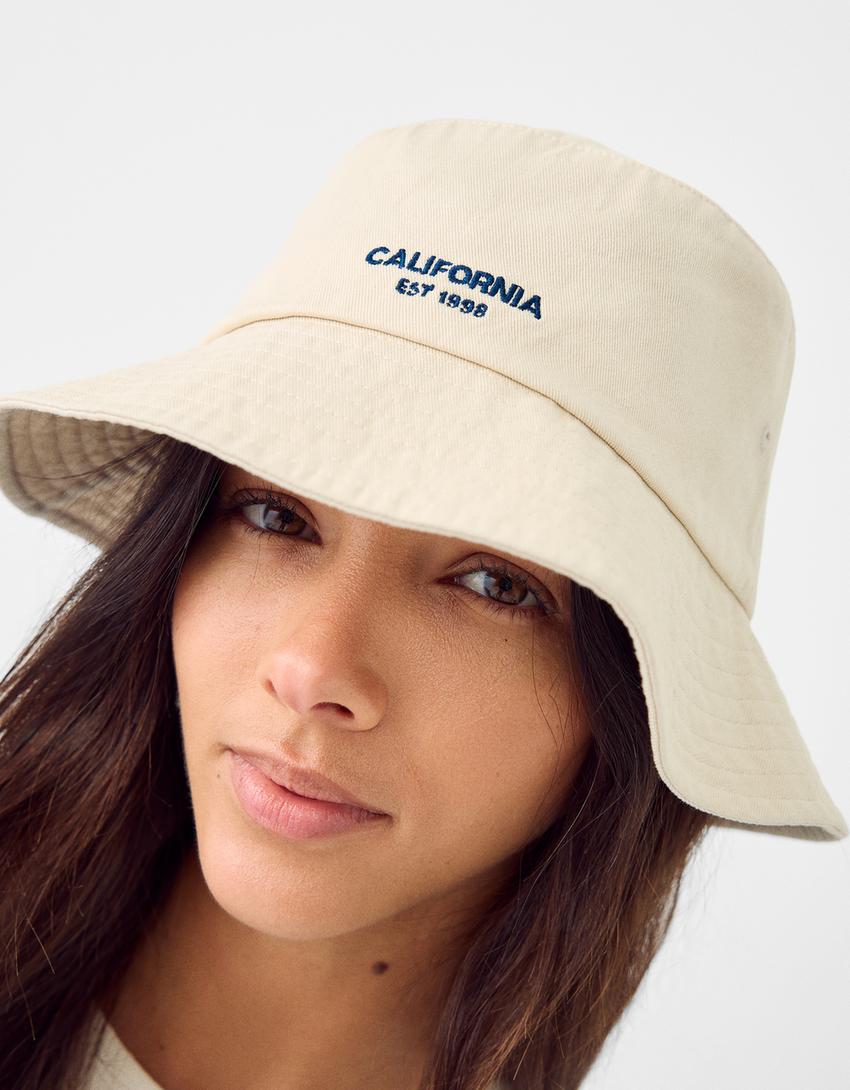 قبعة دلو مطرزة-كريمي-1