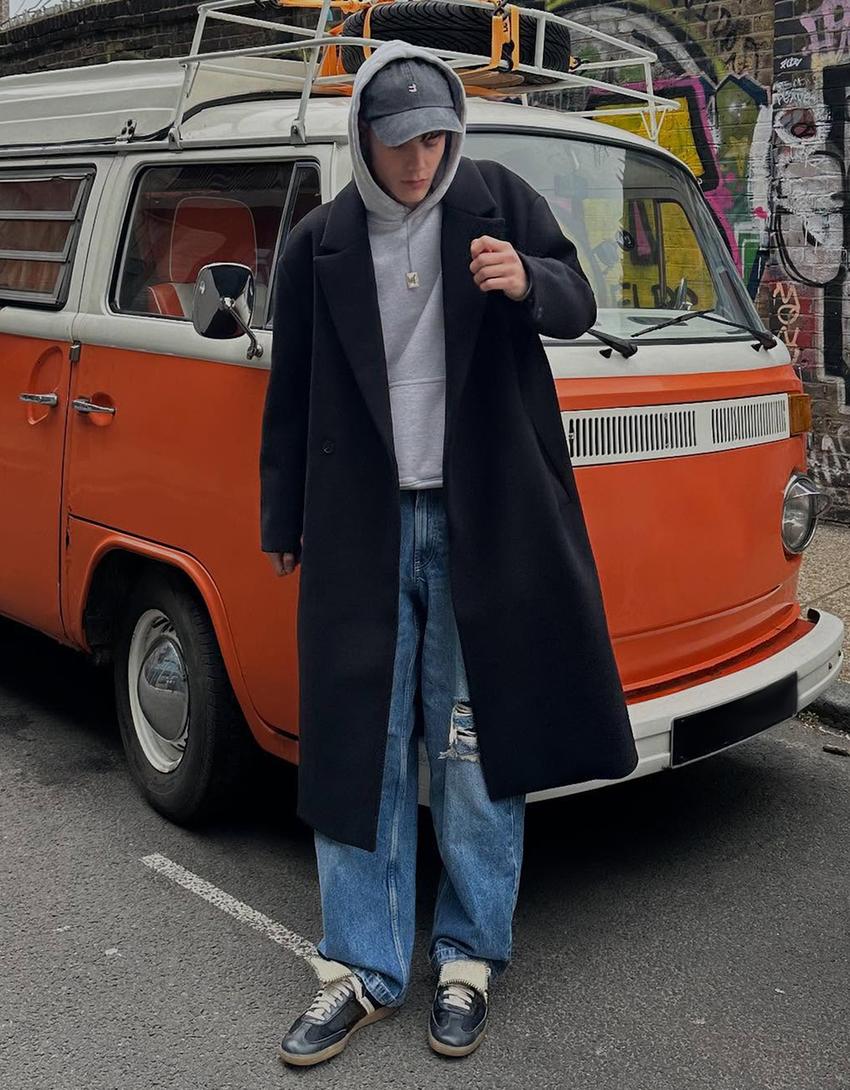 Long felt texture coat-Black