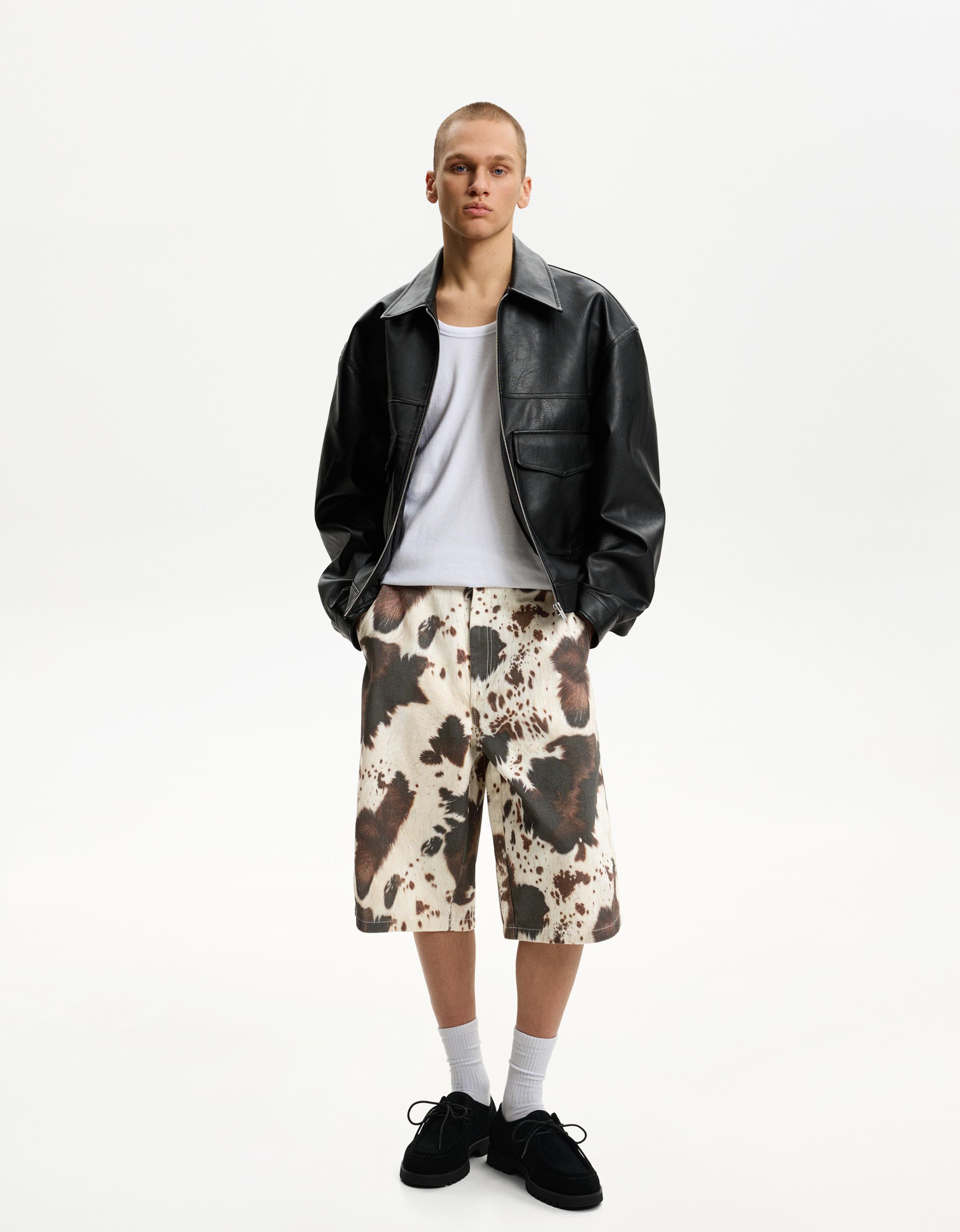 Bershka Bermudas Im Skater-Stil Mit Animalprint Herren 38 Rohweiß