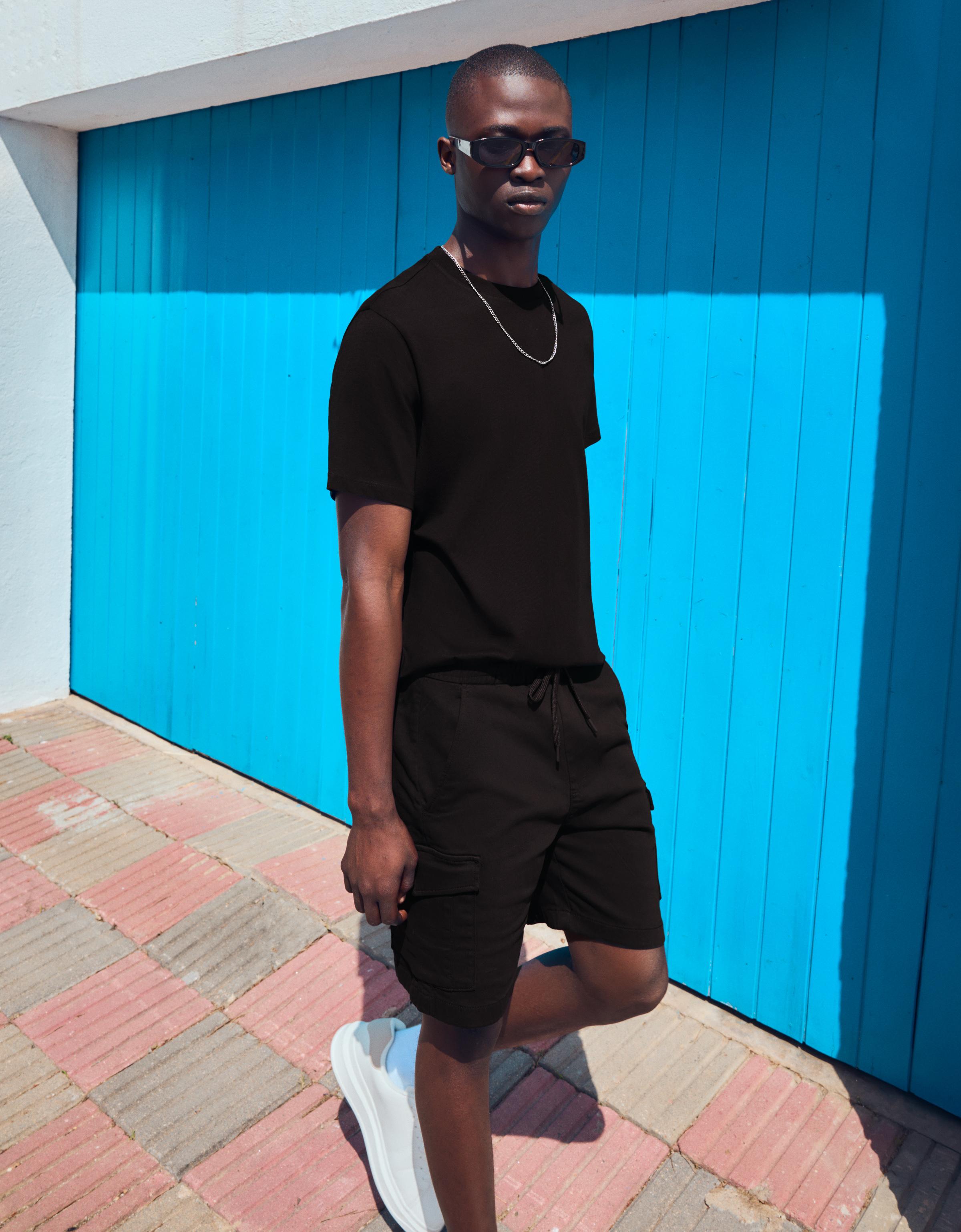 Regular fit cargo Bermuda shorts — Black