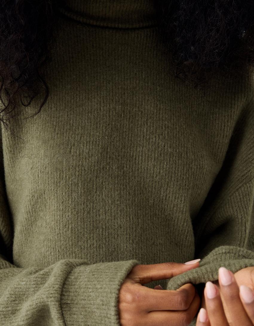 Cropped sweater with a high neck-Khaki