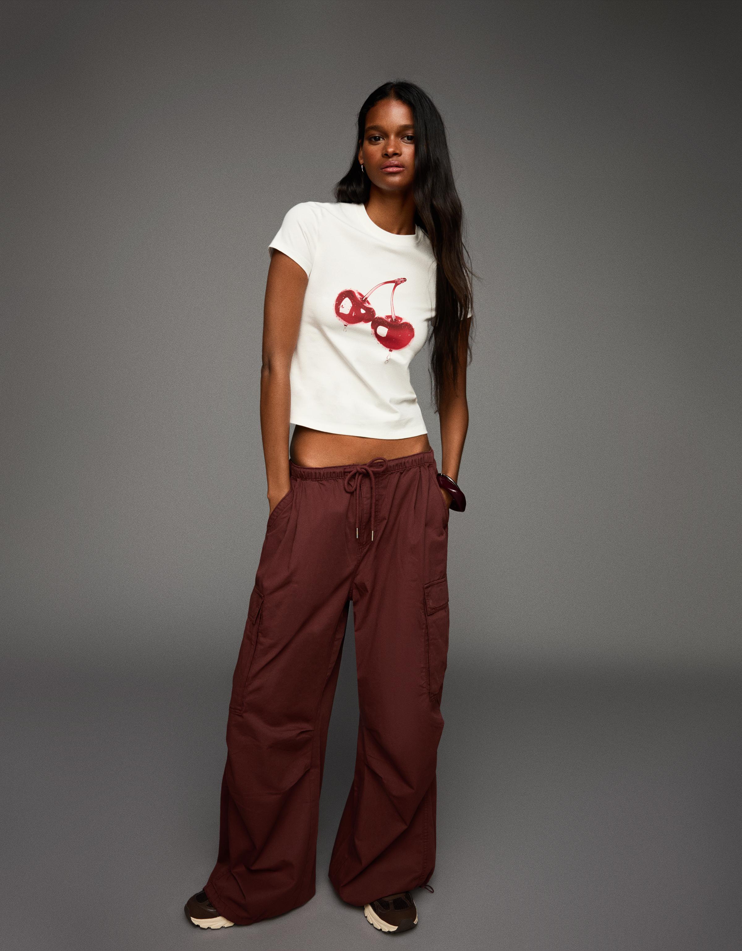 Bershka T-Shirt Mit Print Damen S Grbrochenes Weiss