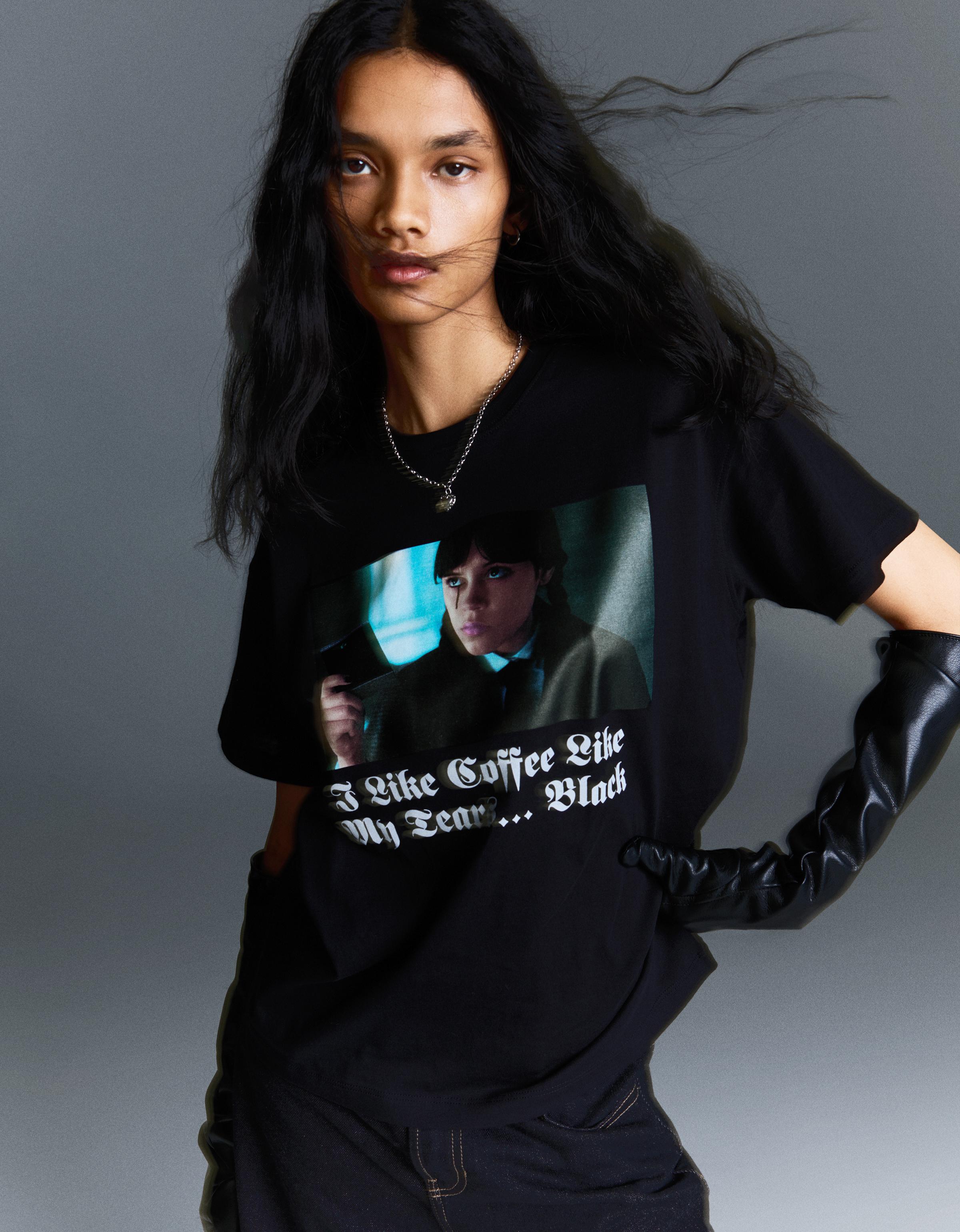Bershka T-Shirt Wednesday Mit Kurzen Ärmeln Und Print Damen S Schwarz