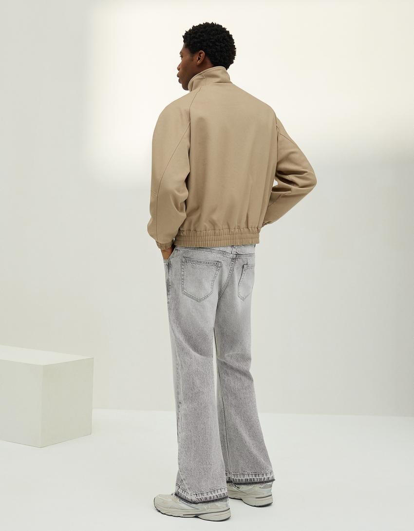 Utsvängda jeans med rak passform-Grå