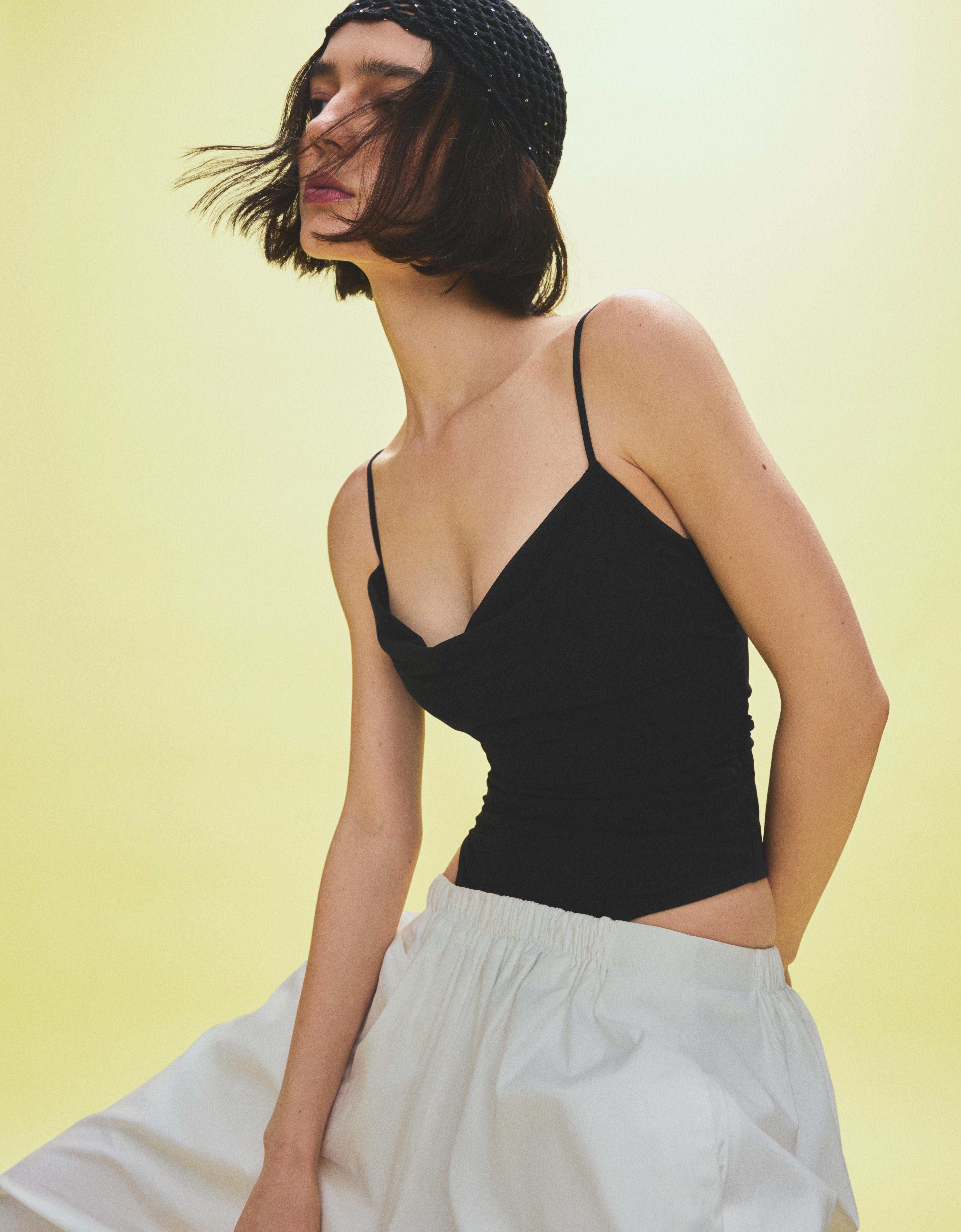 Draped strap body — Black