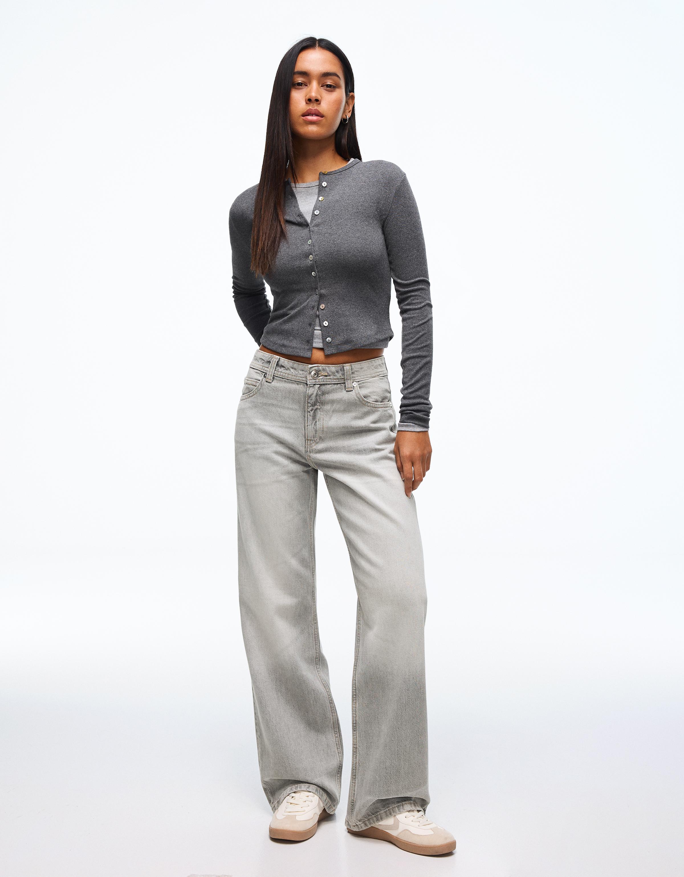 Mid-waist baggy jeans