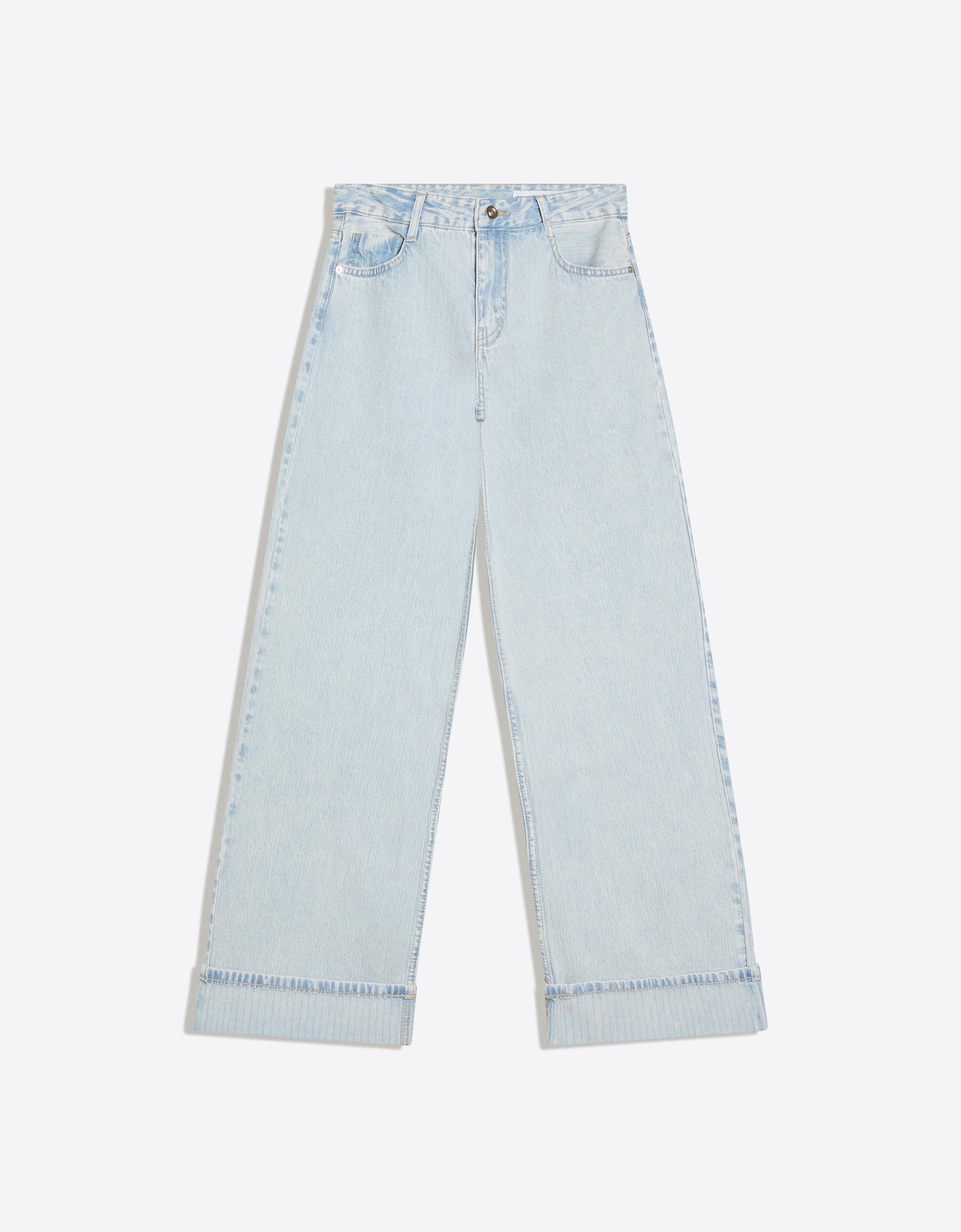 Wide-leg jeans with turn-up hems