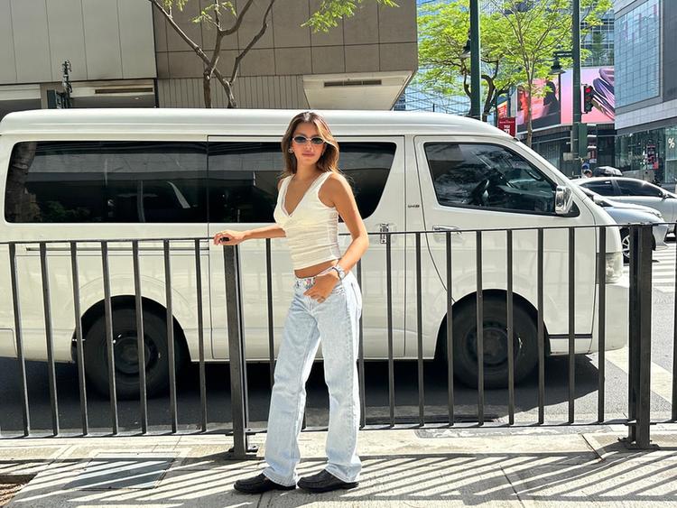Low-waist straight fit jeans