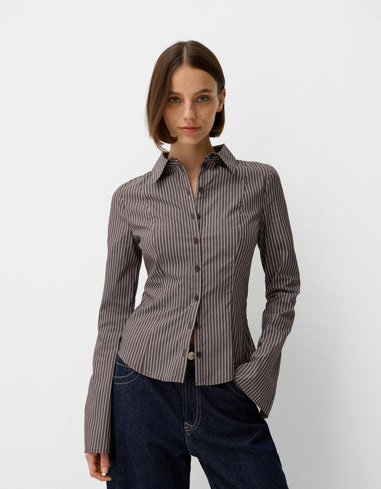 Fitted shirt with flared sleeves
