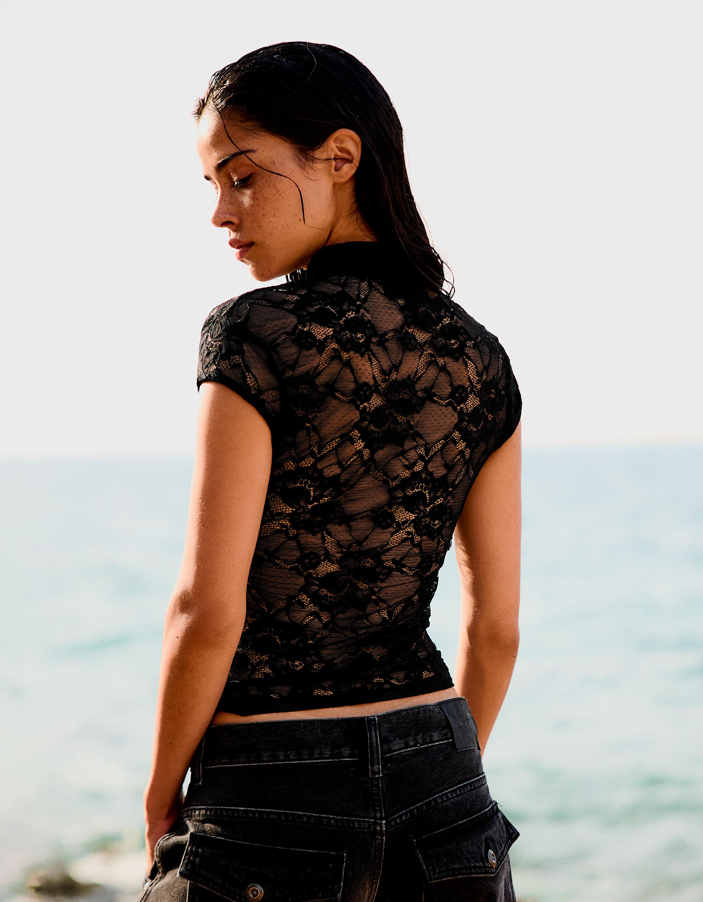 Lace top with clasp — Black