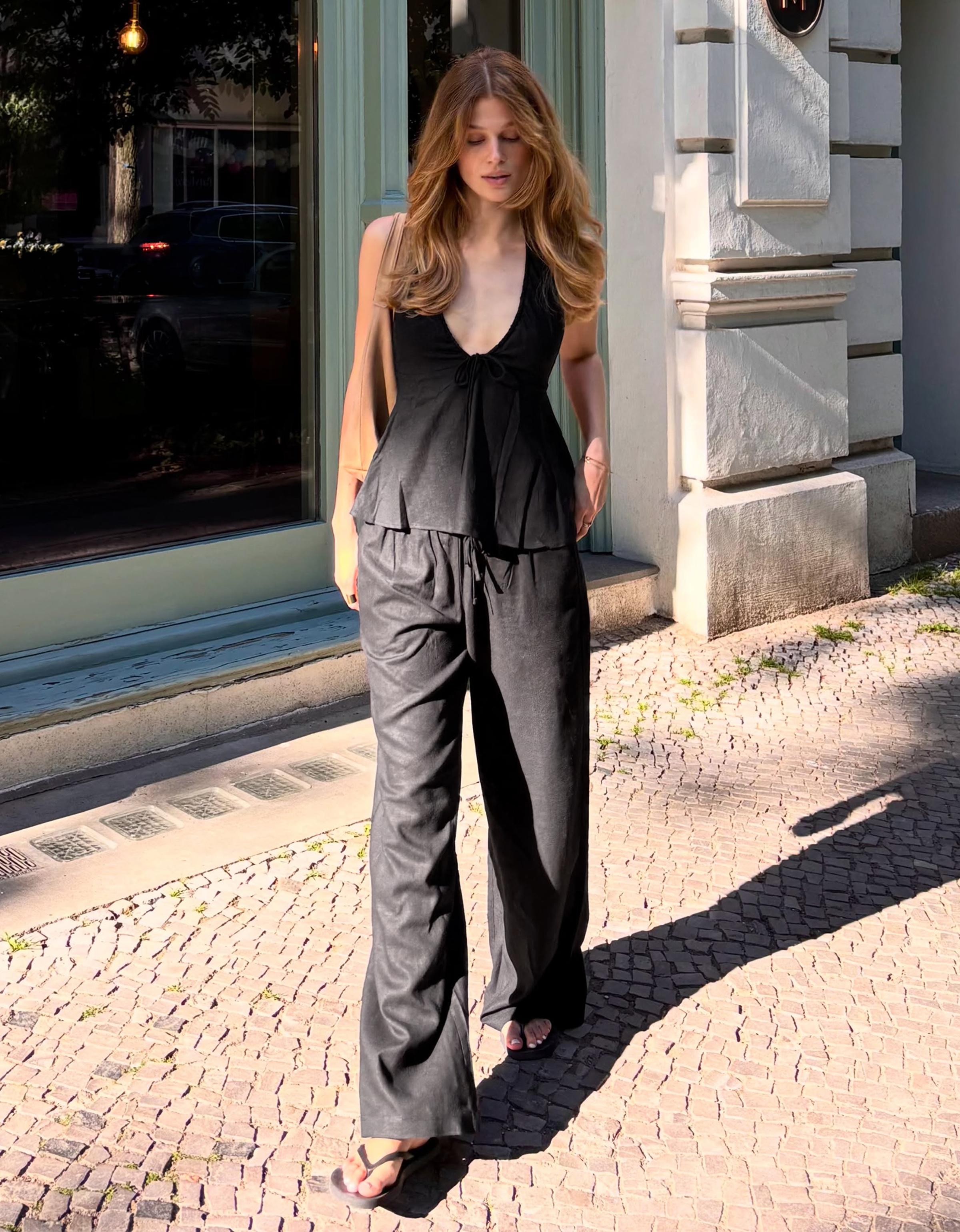 Elasticated waist trousers — Black