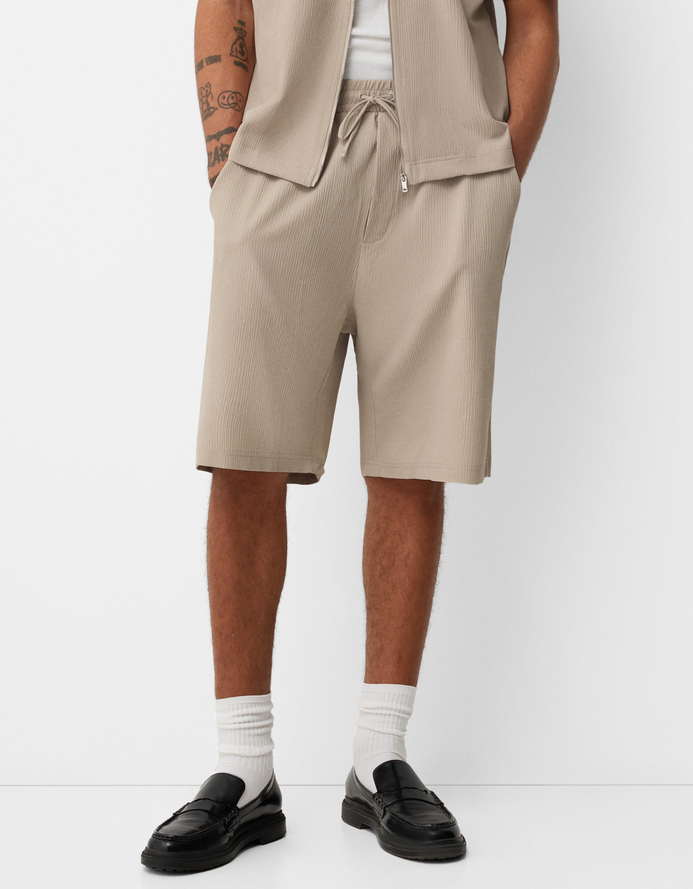 Bershka Plissée-Bermudashorts Im Joggingstil Herren M Sandfarbe