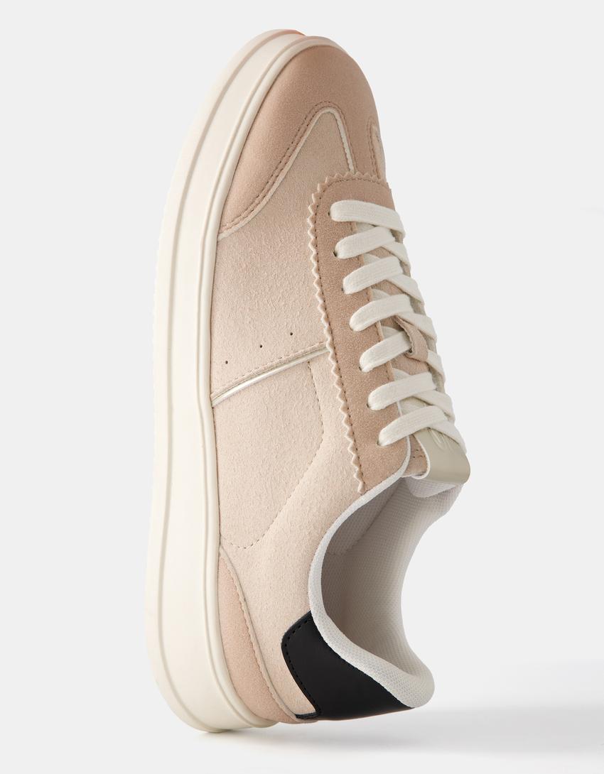 حذاء رياضي متباين طراز ريترو-زهري