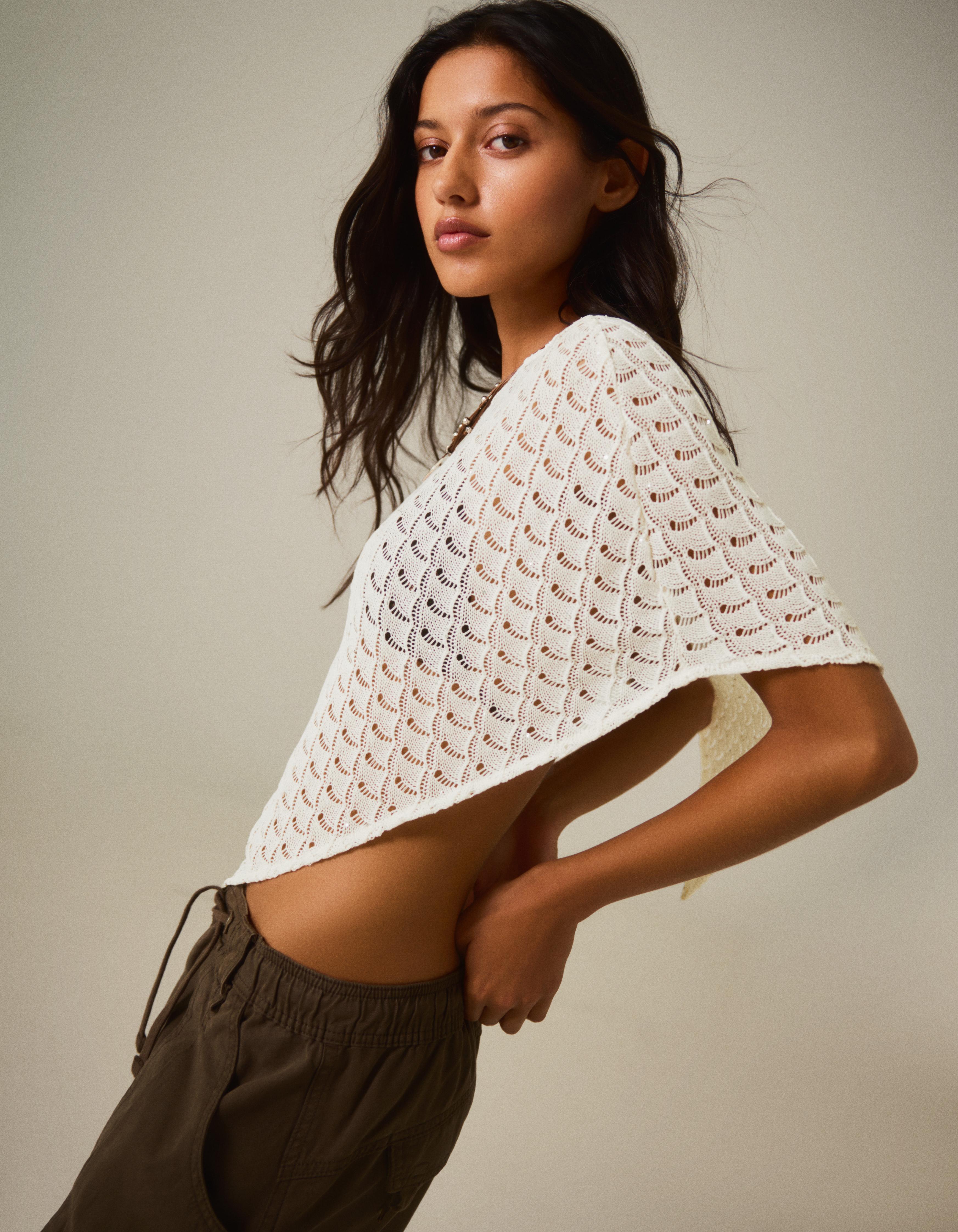 Asymmetric crochet cape — Cream