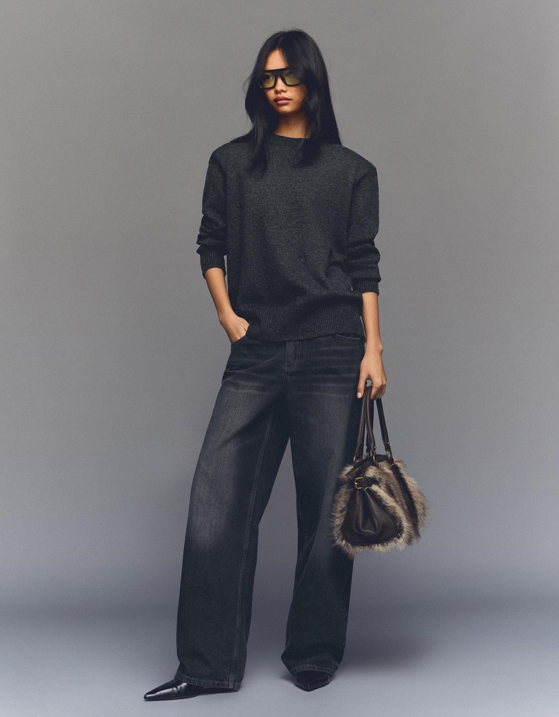 Джемпер с подплечниками