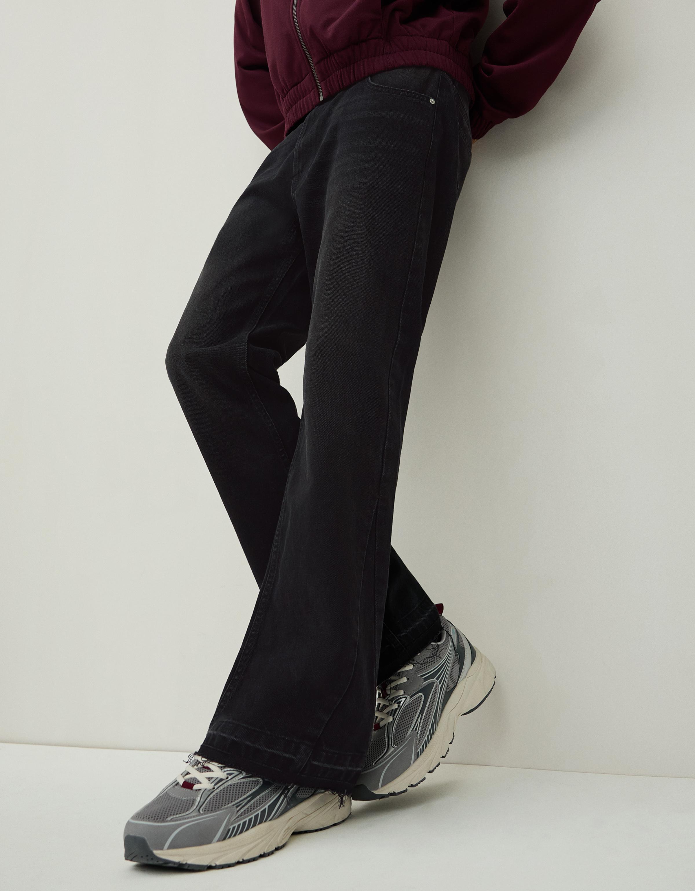 Straight-fit flared jeans — Black