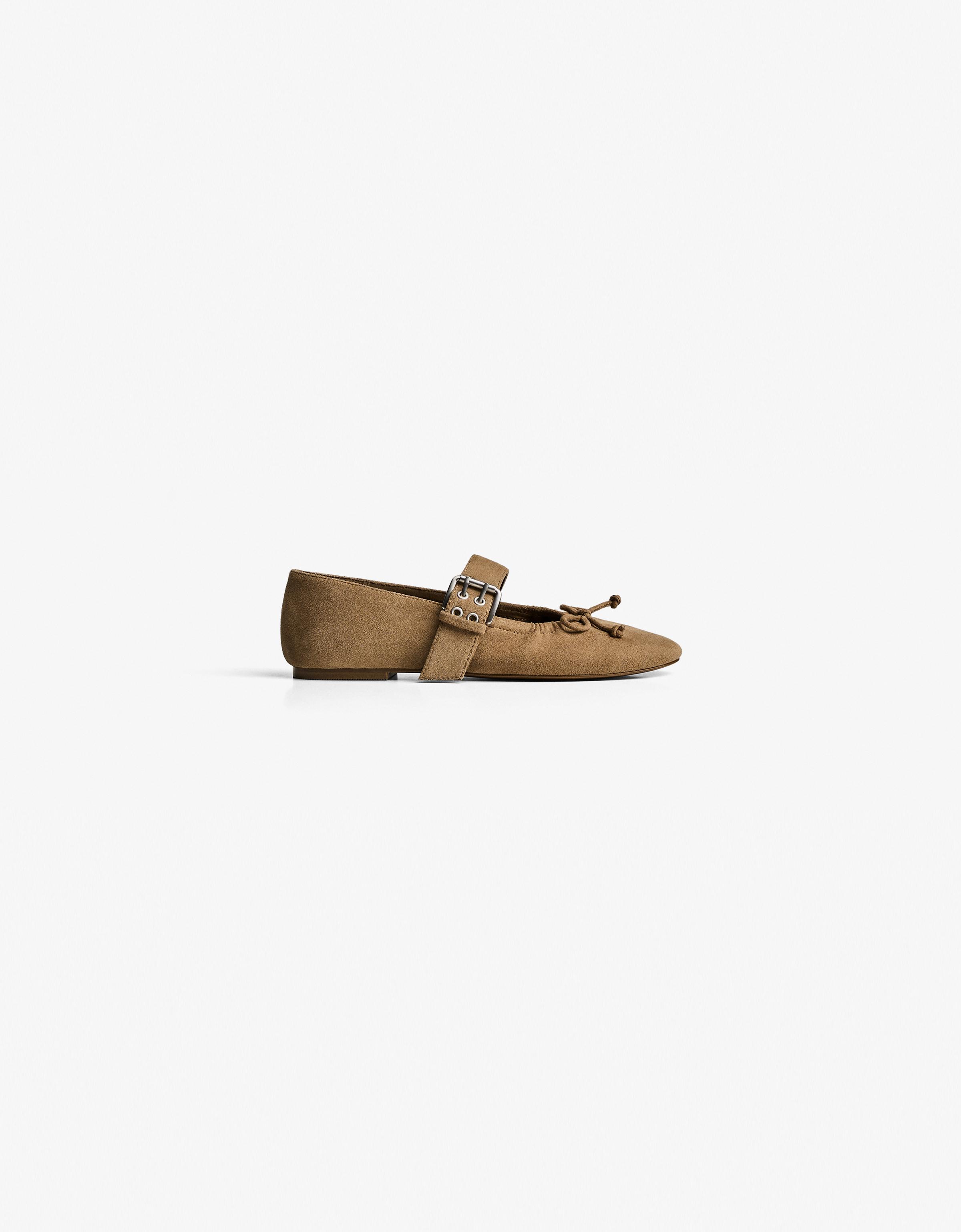 BUCKLED BALLERINAS — Tan