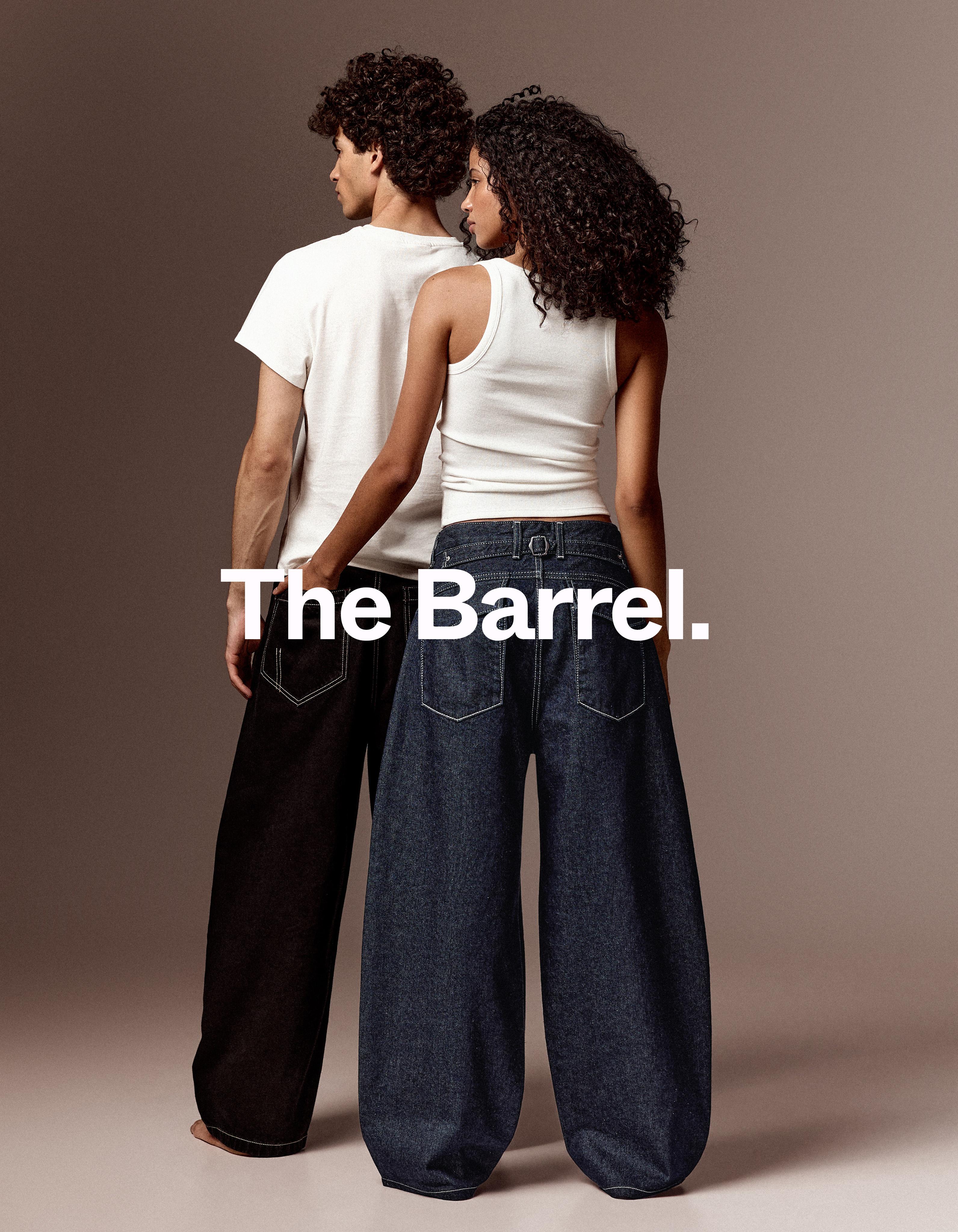 Barrel jeans with back buckle — Navy