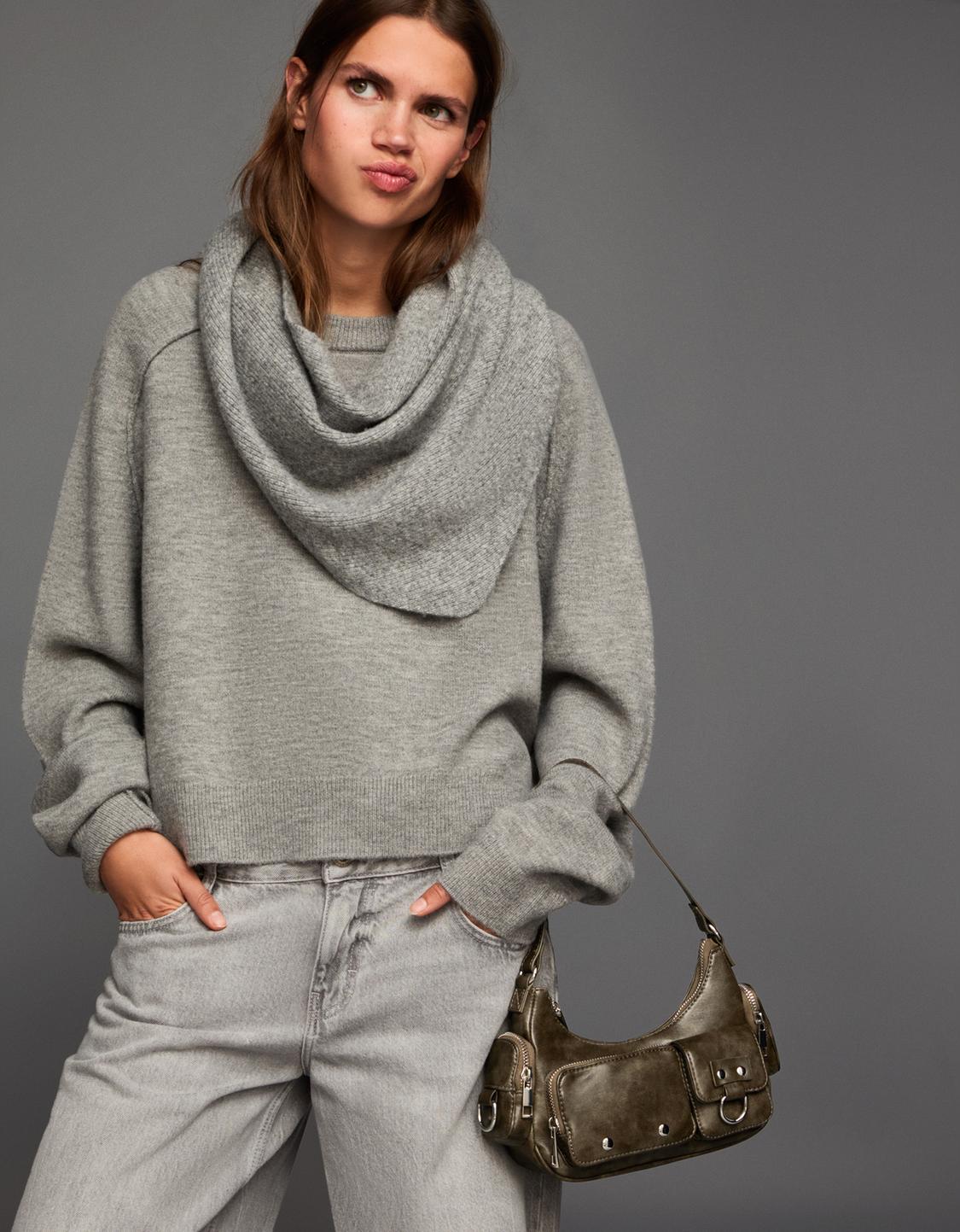 Multi-pocket shoulder bag