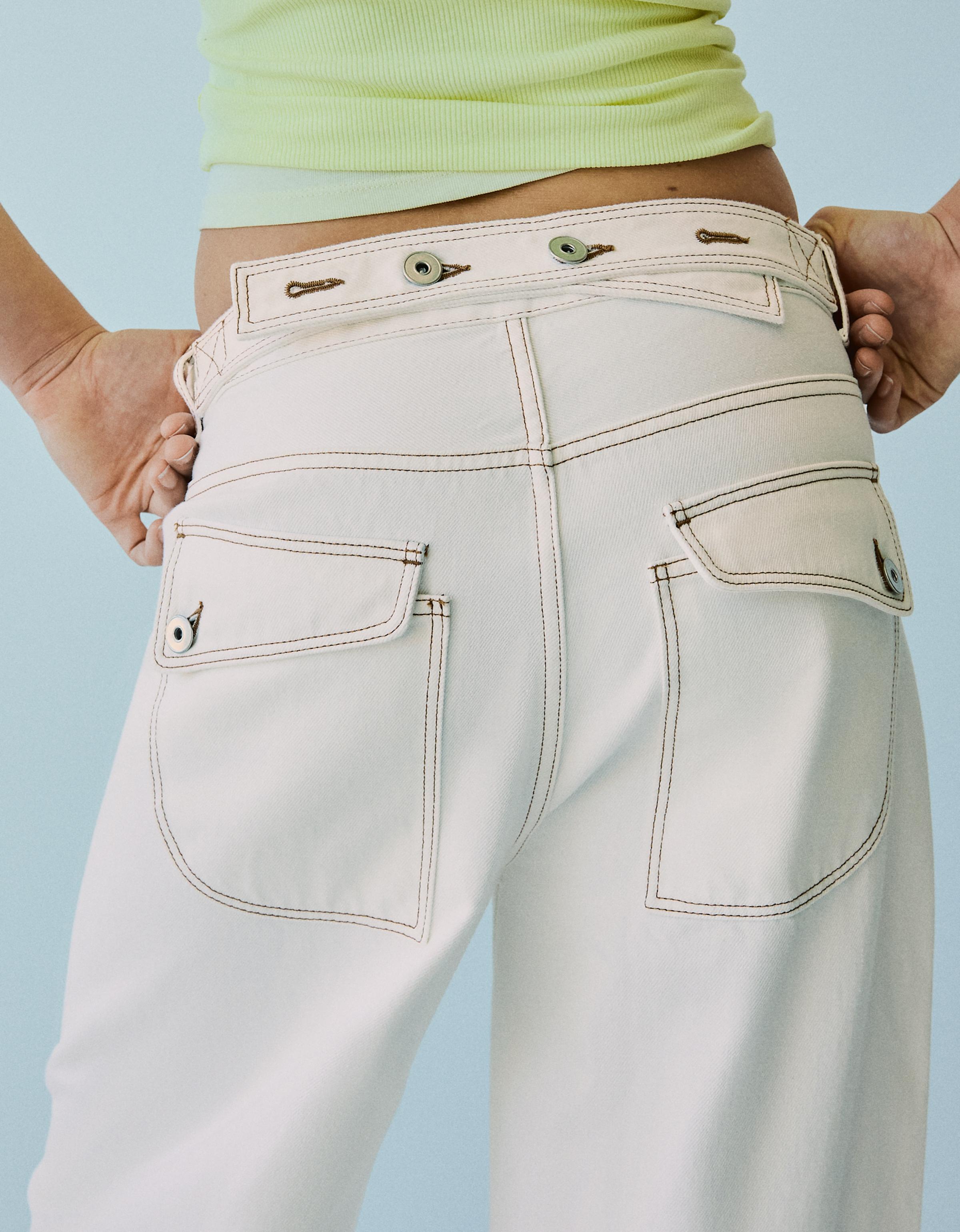 Ripped balloon fit jeans with back buckle — Cream