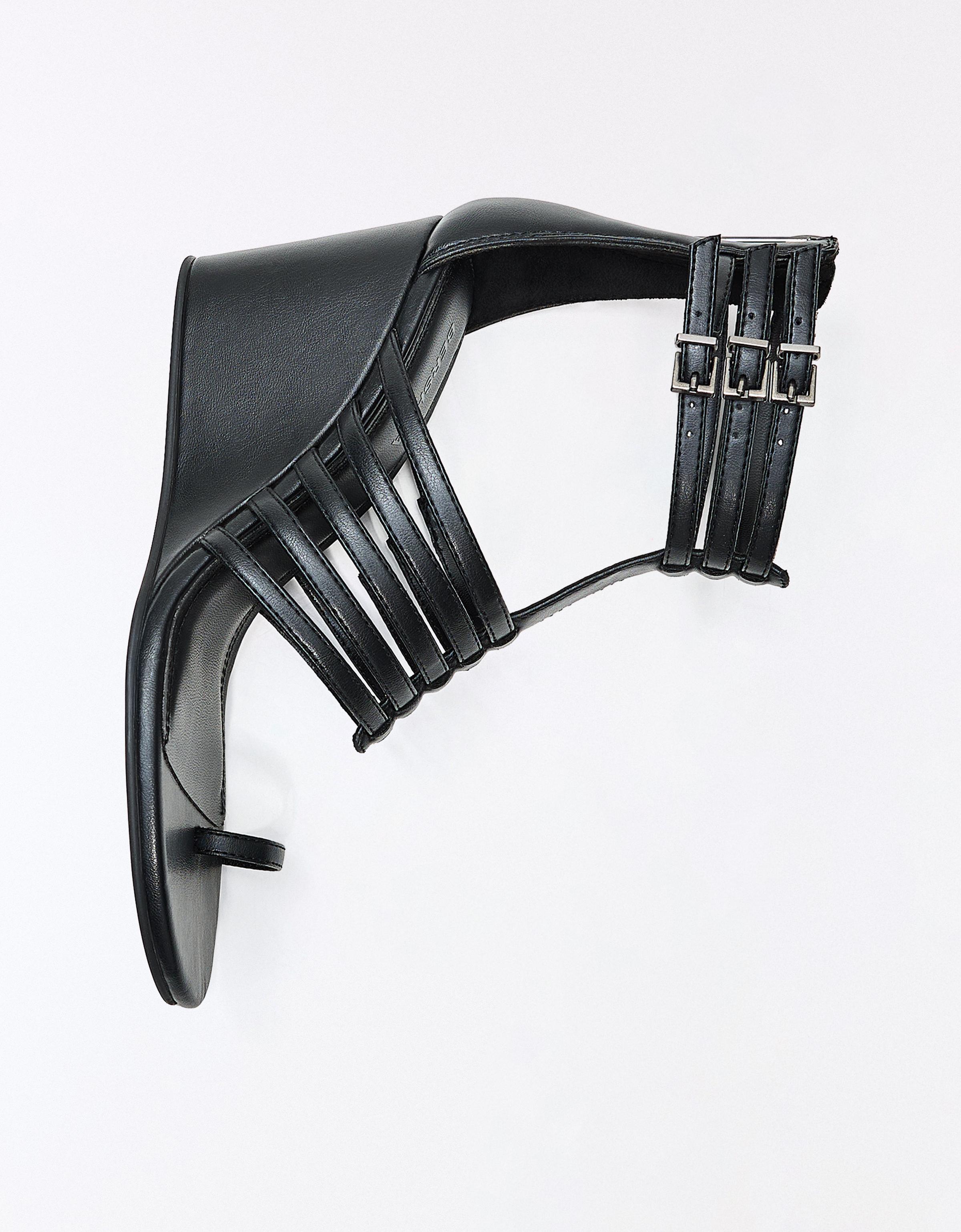 MULTI-STRAP WEDGE SANDALS — BLACK