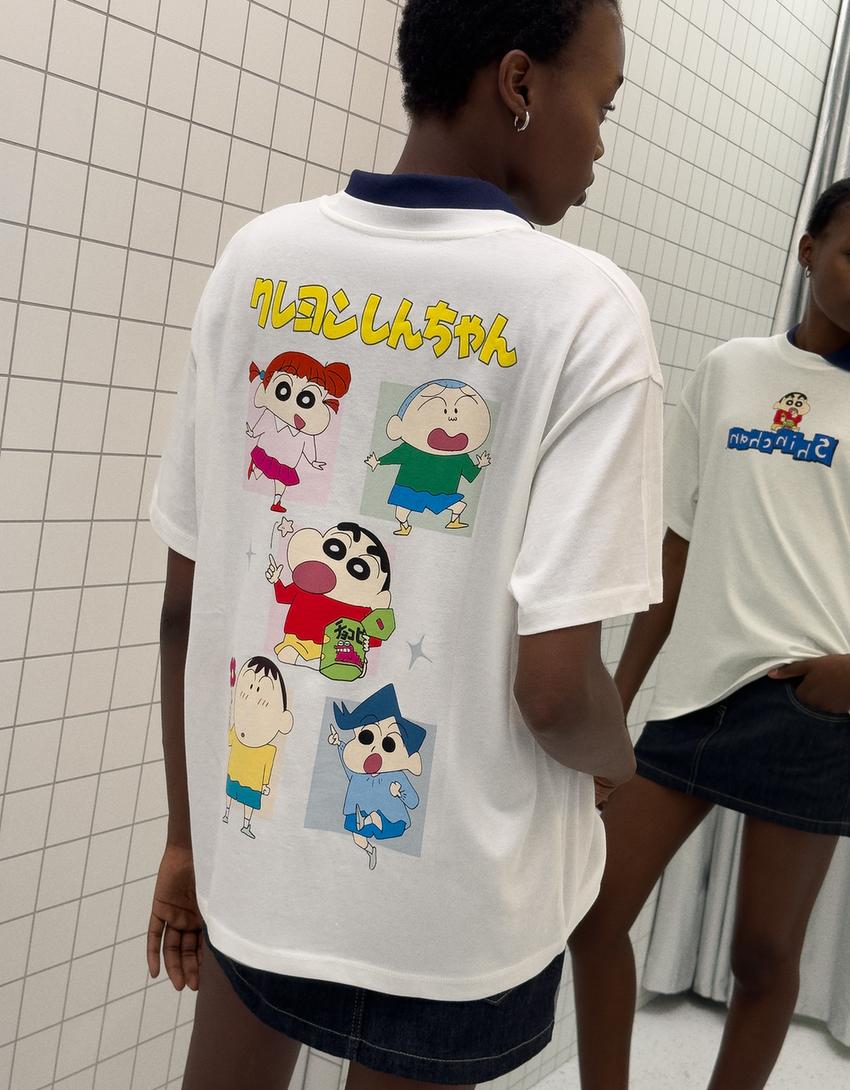 تيشرت شين تشان فضفاض بأكمام قصيرة-أبيض مطفي