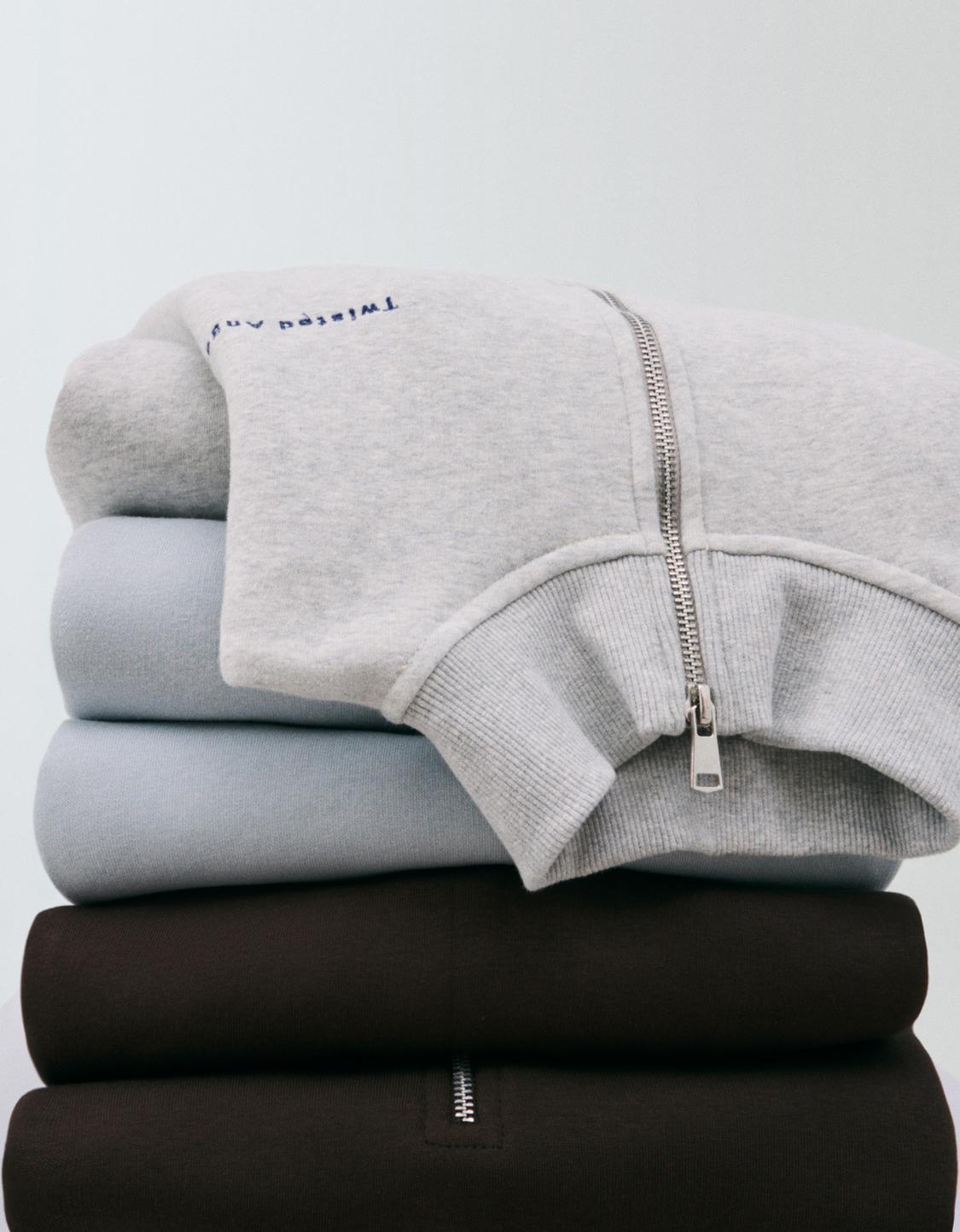 Sweat zippé brodé