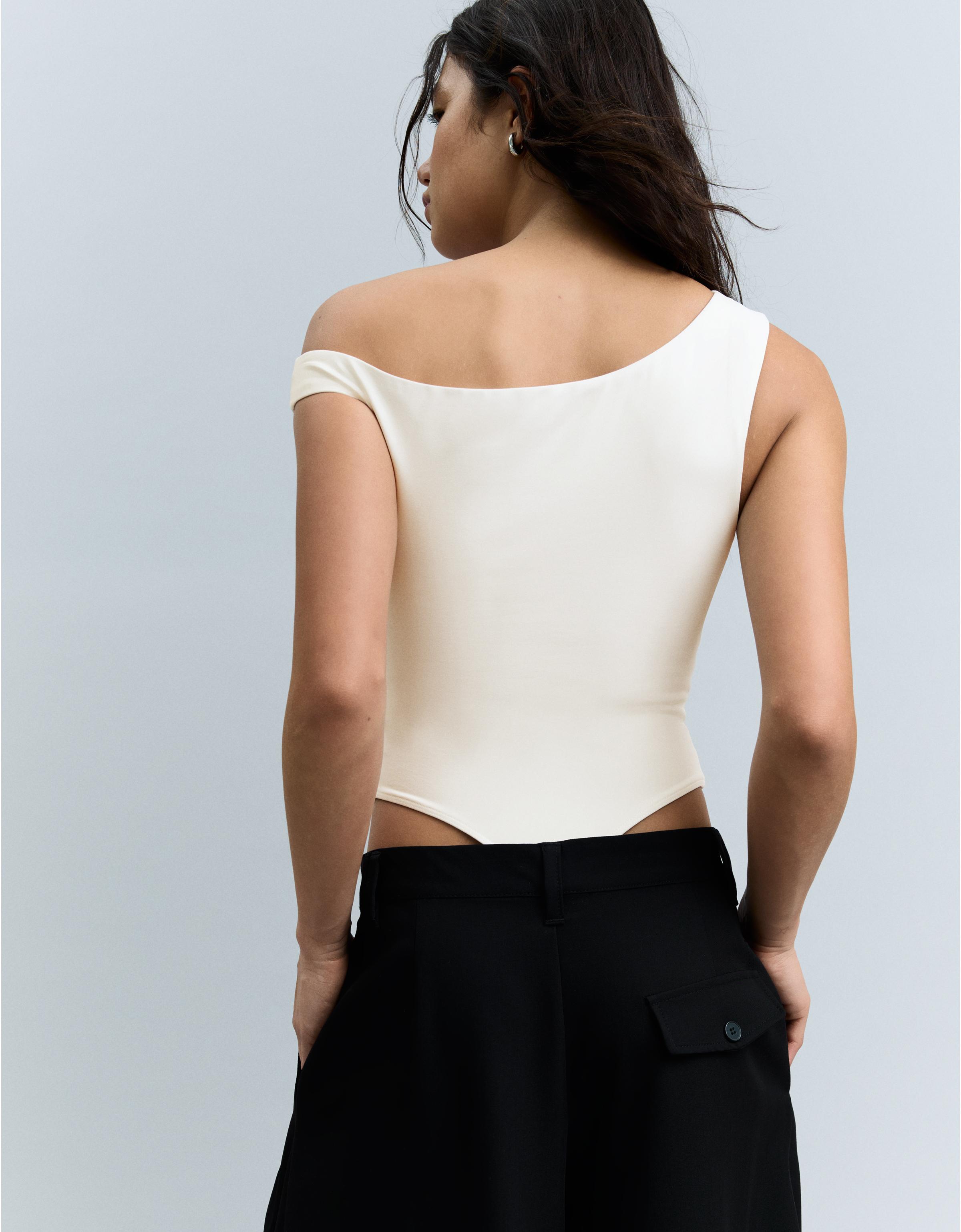 Asimetrik büzgülü askılı body - Görsel 16