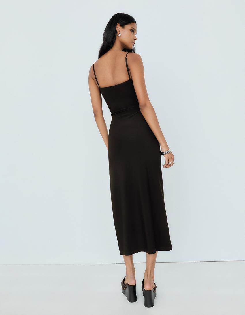 Sukienka midi na ramiączkach z marszczeniami-Czarny