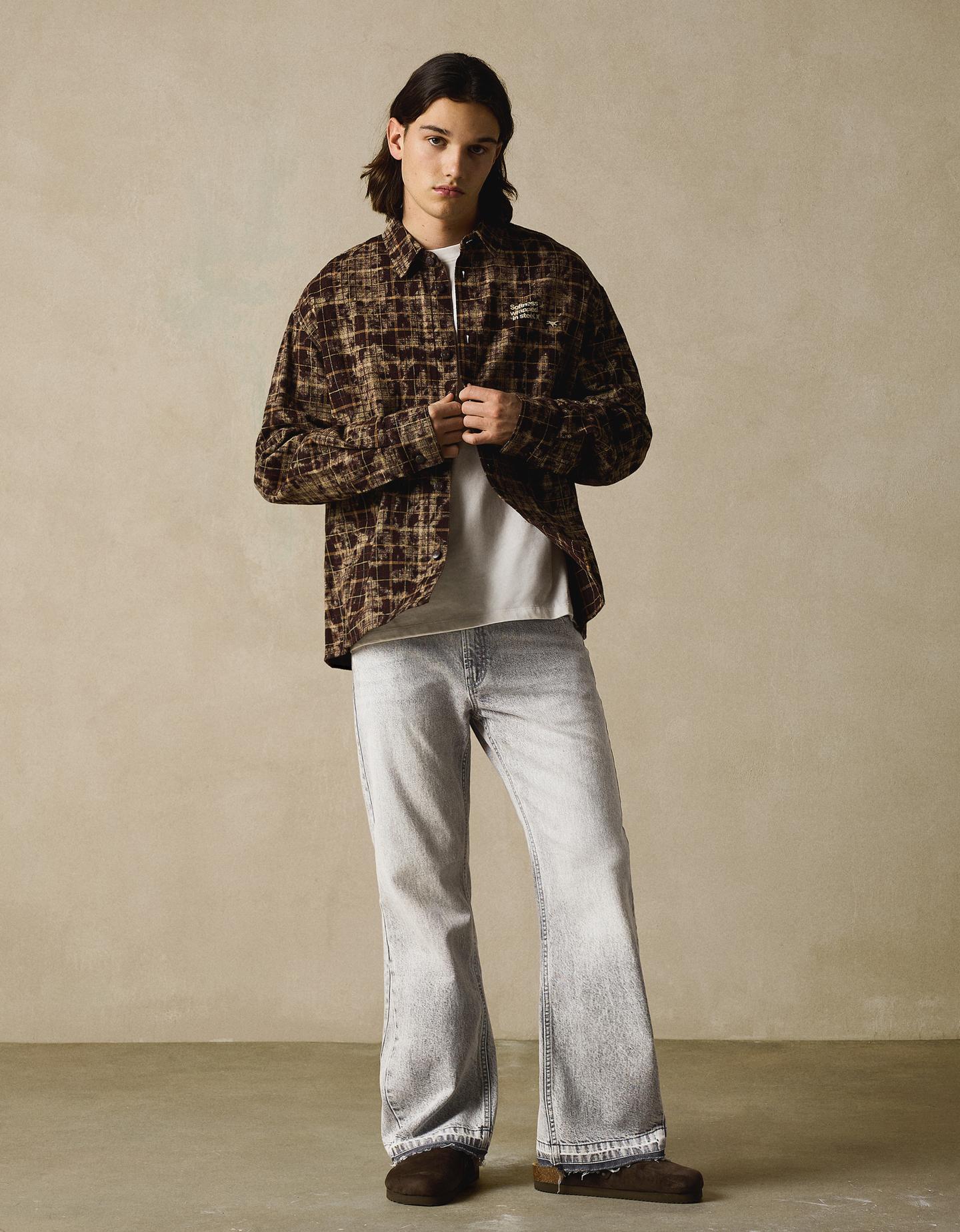 Bershka jeansy o kroju flare straight szary