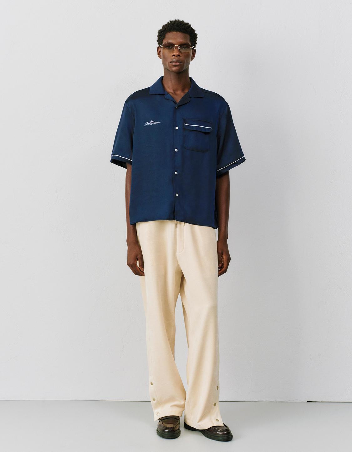 Short-sleeve cropped satin shirt