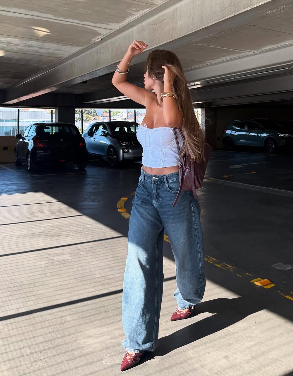 Wide-leg barrel jeans