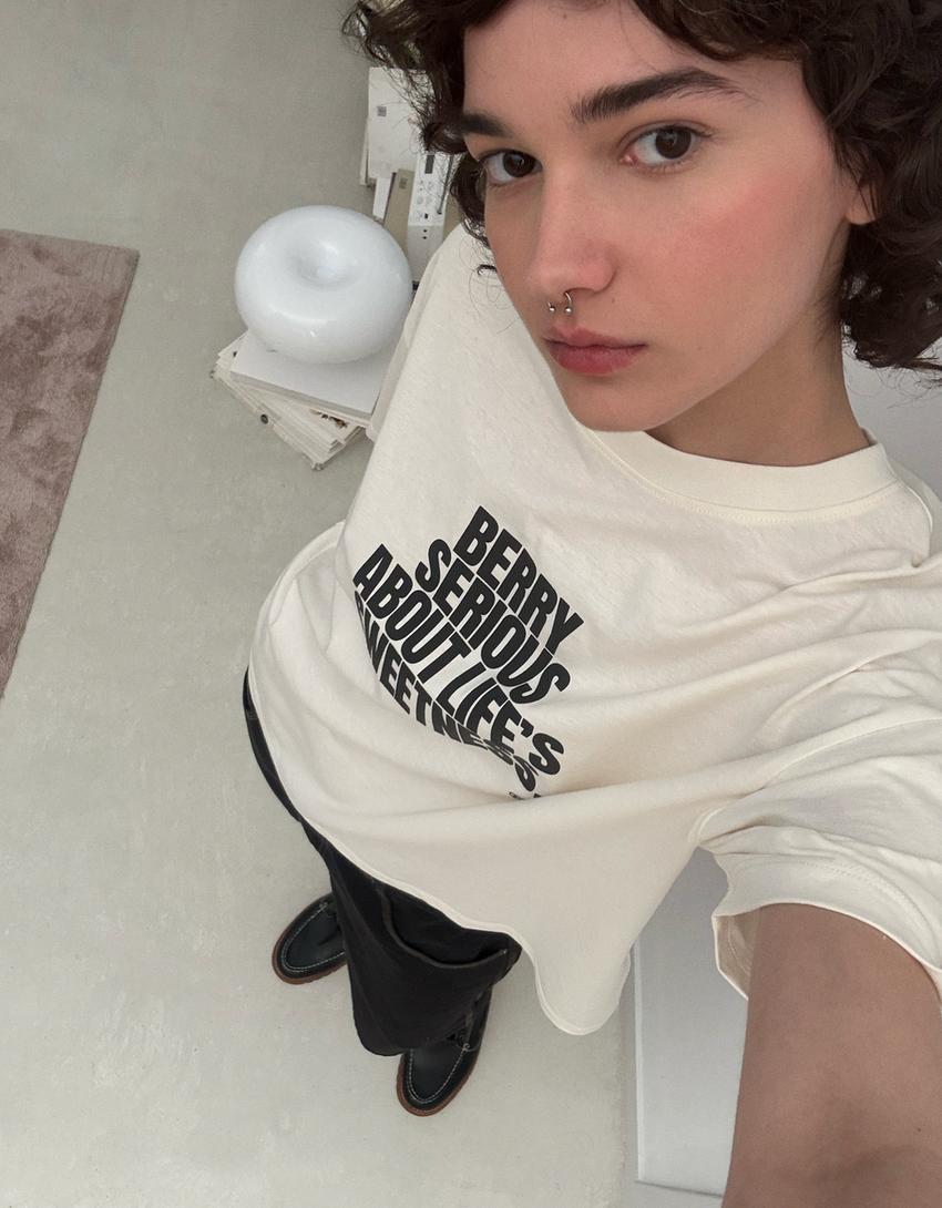 Desenli kısa kollu oversize t-shirt-Kirli beyaz-2