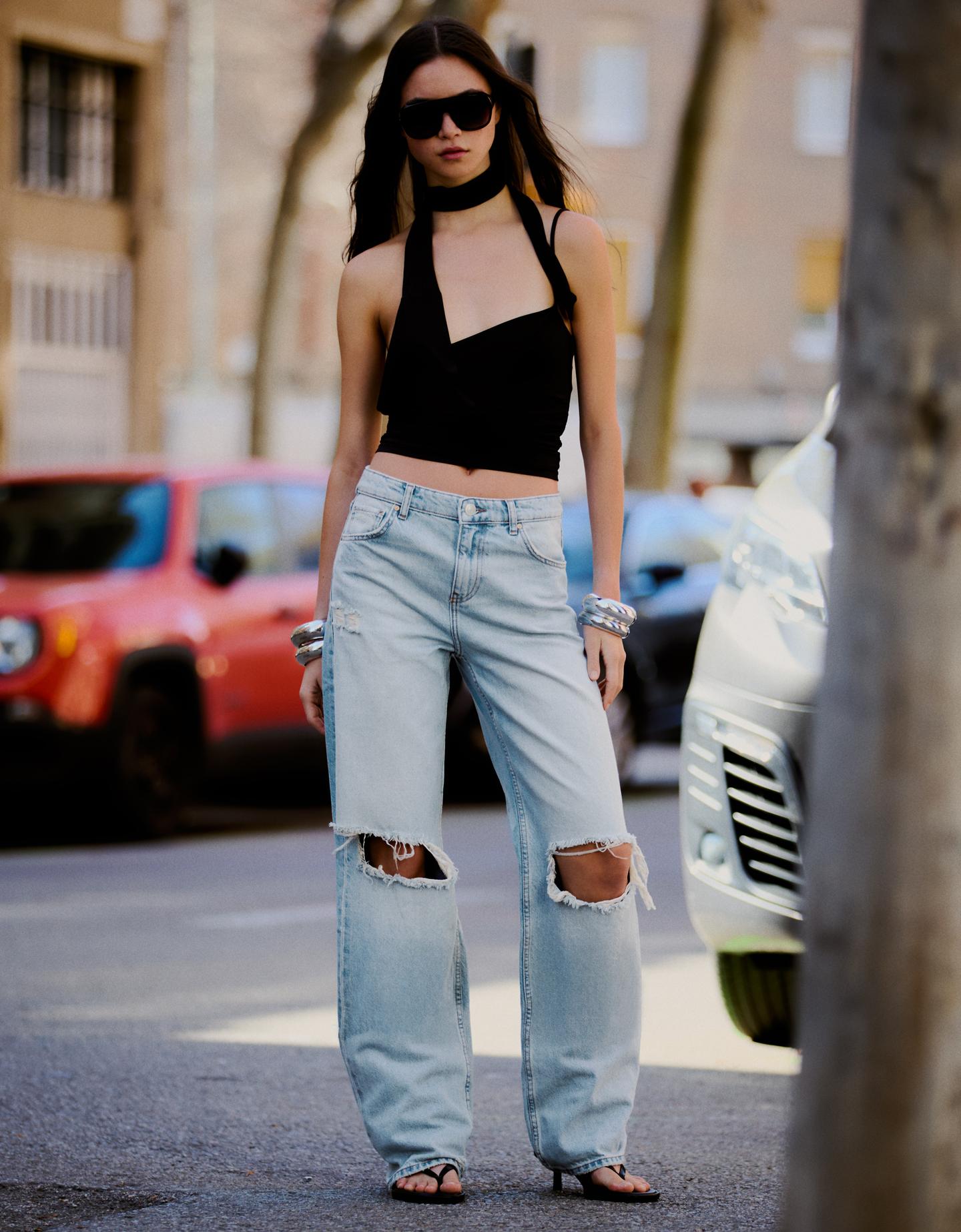 Bershka jeansy wide leg z wysokim stanem i dziurami jasnoniebieski