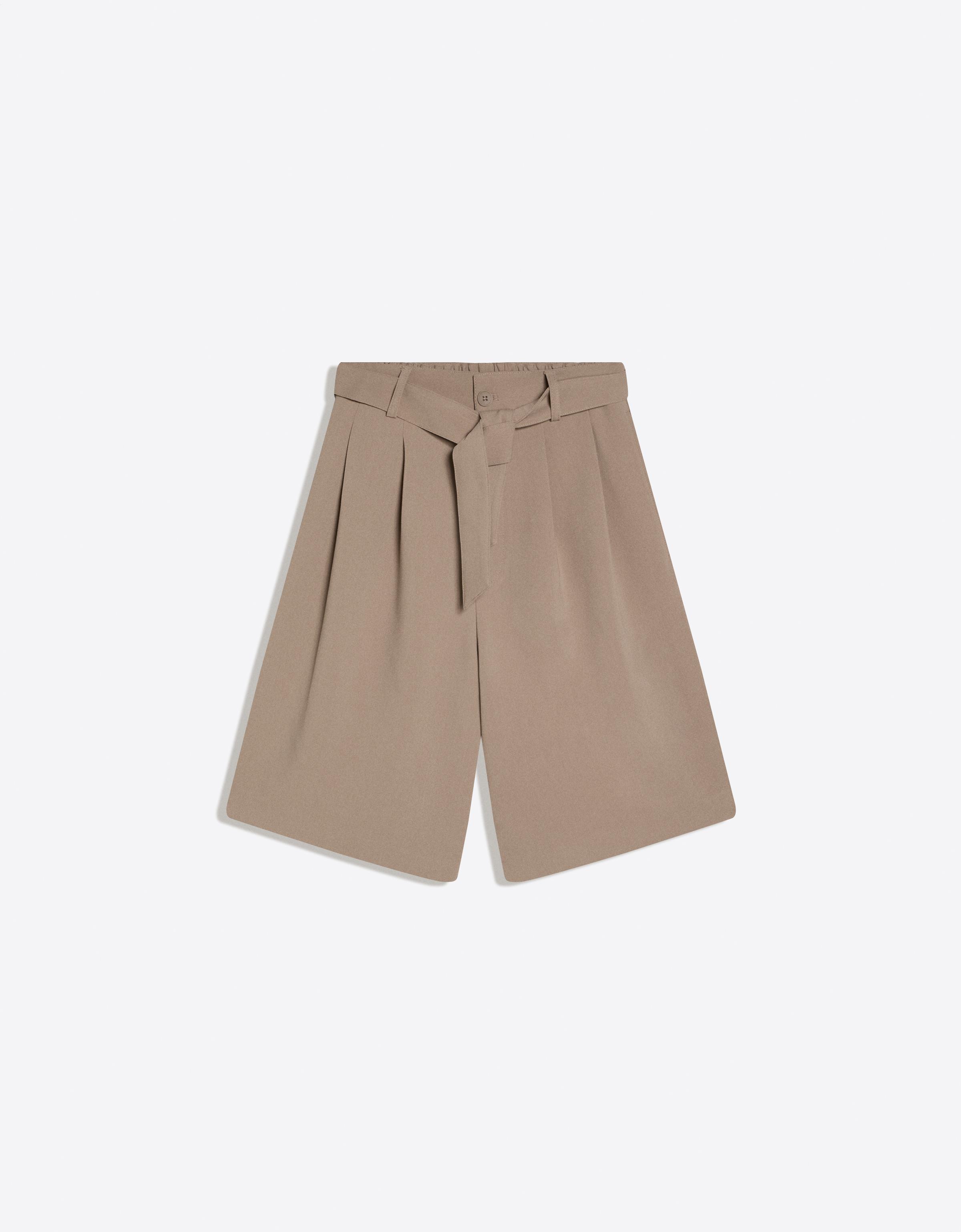 Wide-leg Bermuda shorts with belt