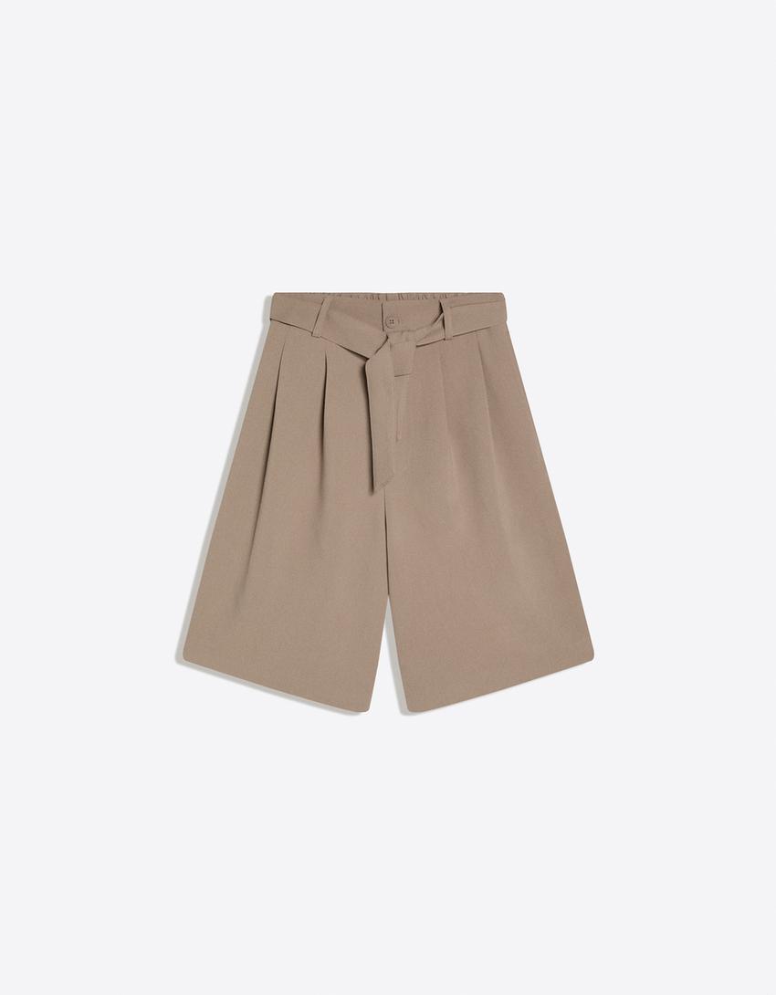 Wide-leg Bermuda shorts with belt-Sand