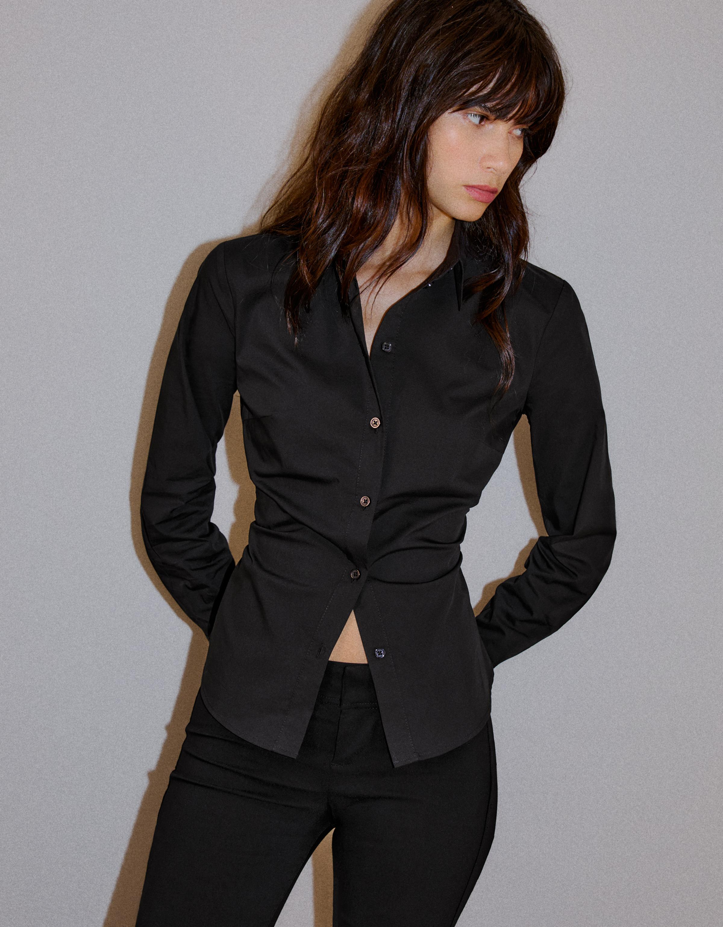 Bershka Dopasowana Koszula Z Długim Rękawem Kobieta Czarny