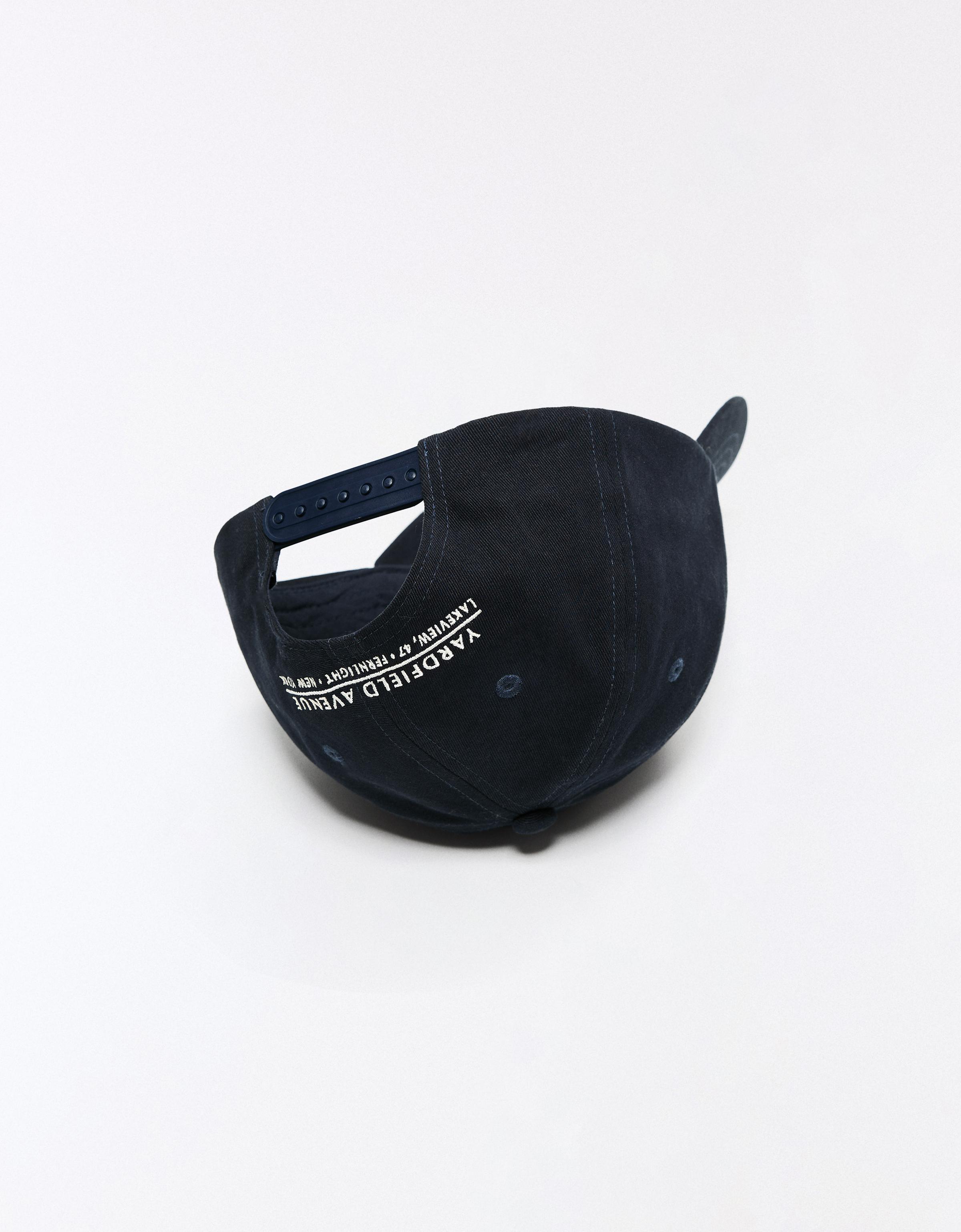 Embroidered cap — Navy