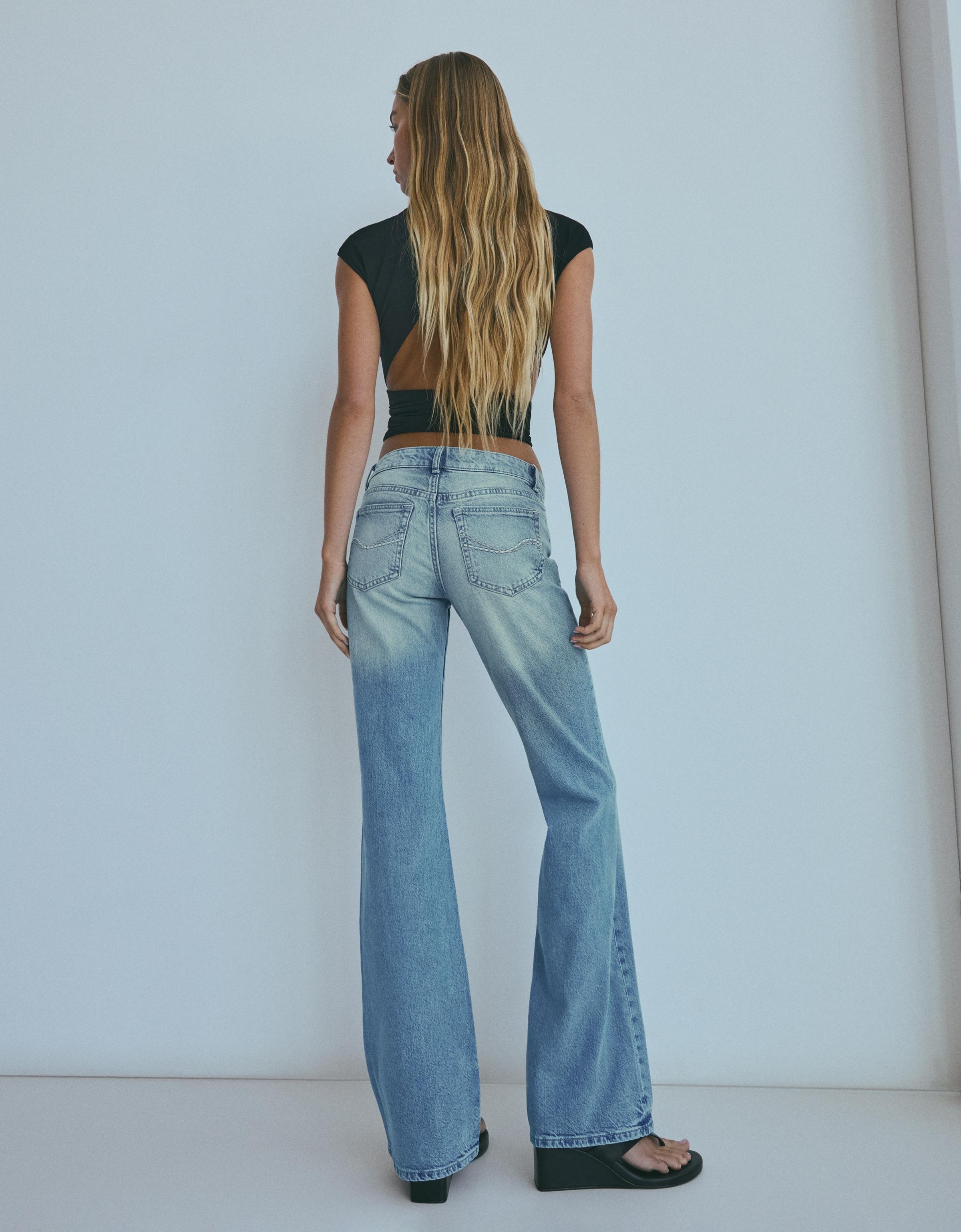 Low-rise boot-cut jeans — Light blue