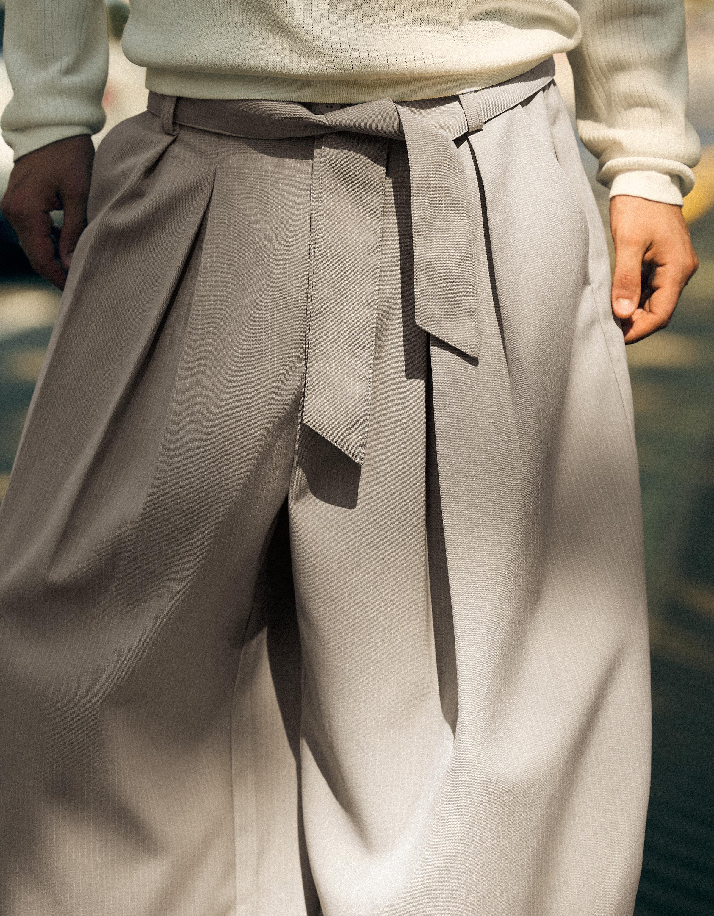 Barrel-leg trousers with darts and belt — Sand