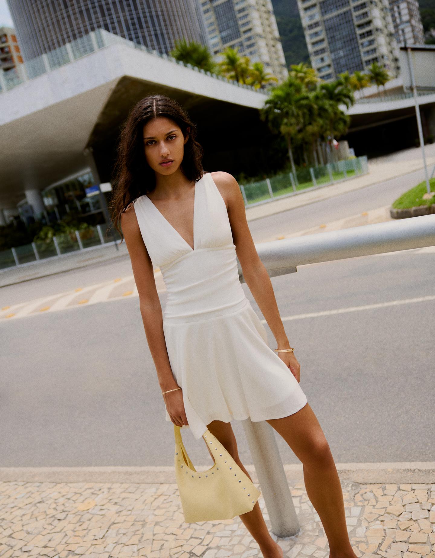 Bershka sukienka mini drapowana biały złamany