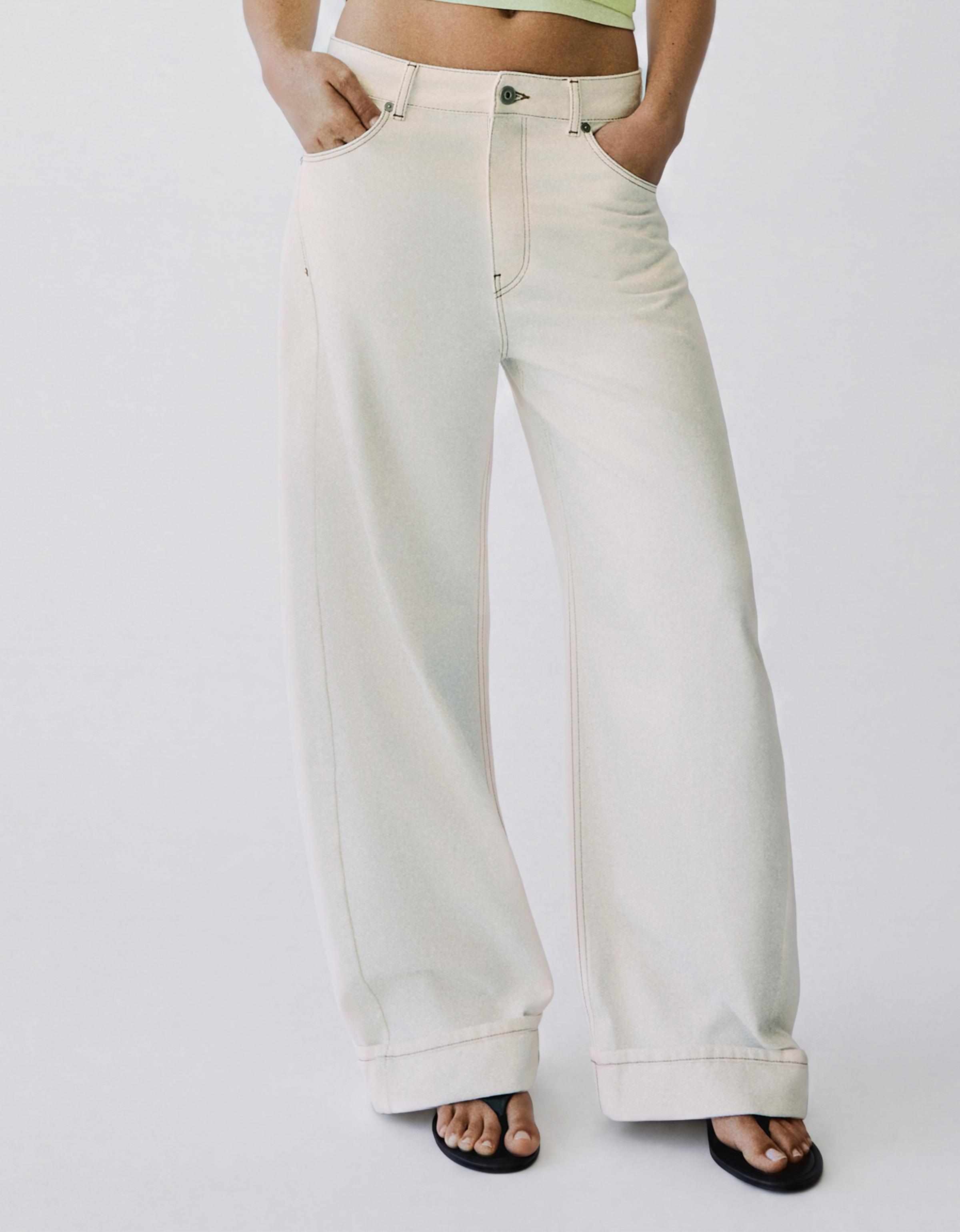 Ripped balloon fit jeans with back buckle — Cream
