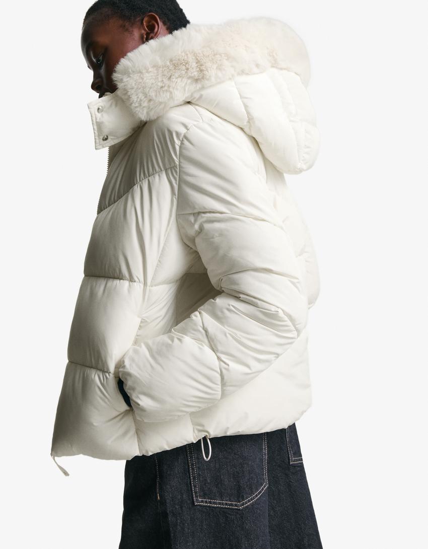 Water-repellent puffer jacket with faux fur hood-Sand