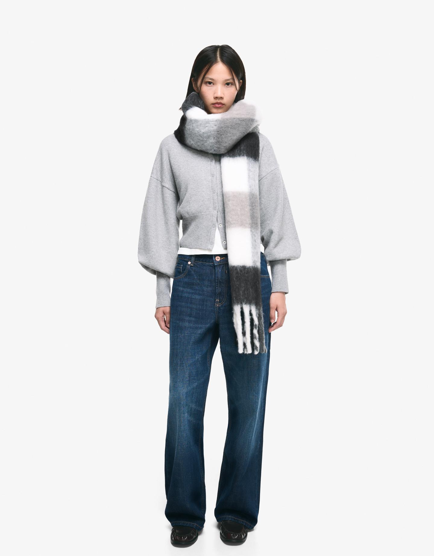 Bershka szal w kratę czarny