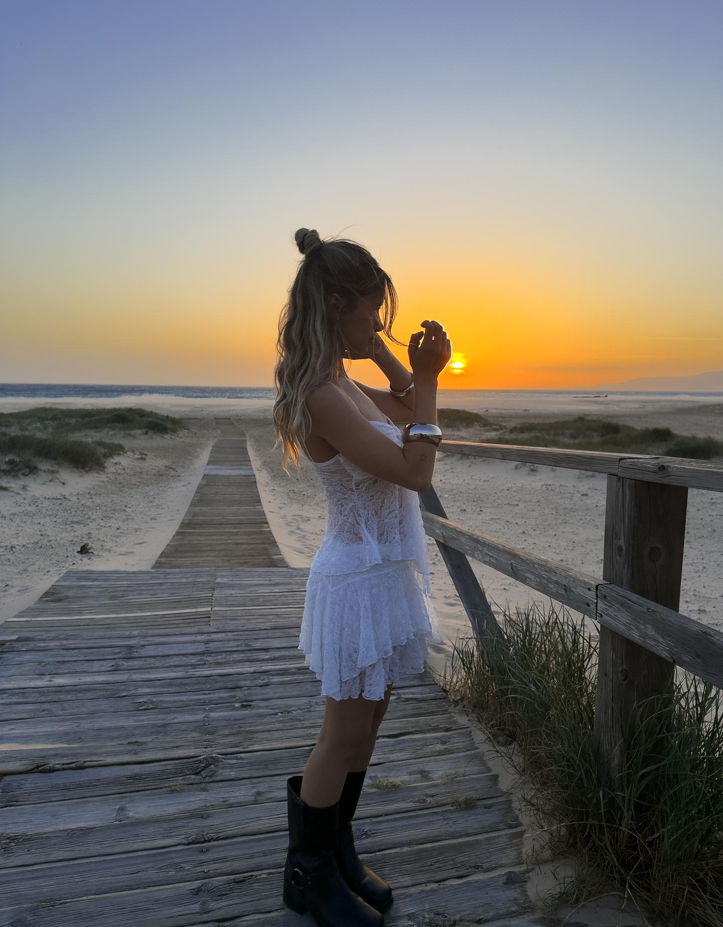 Bershka koronkowy top na ramiączkach biały złamany