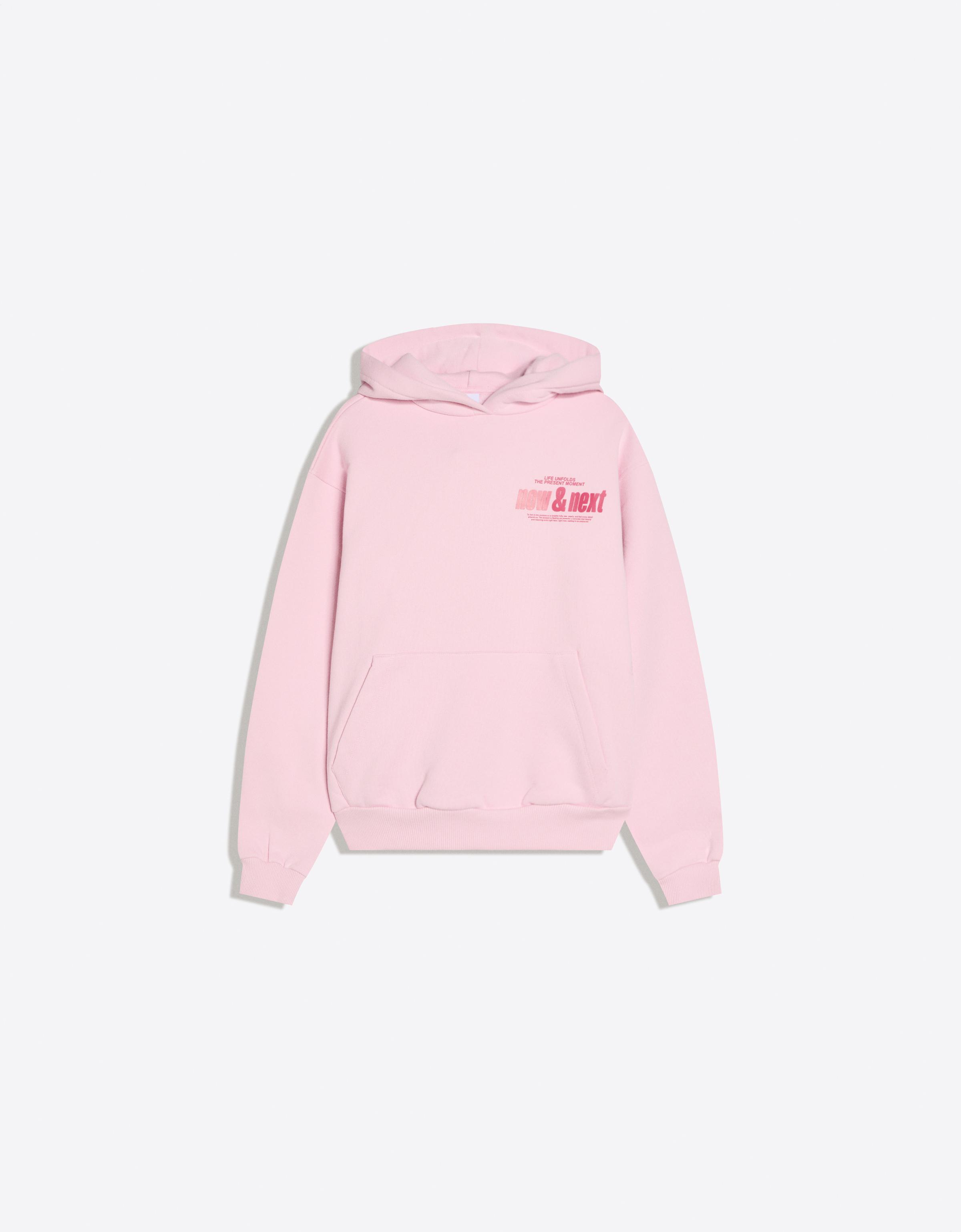 Bershka bluza z kapturem i nadrukiem różowy