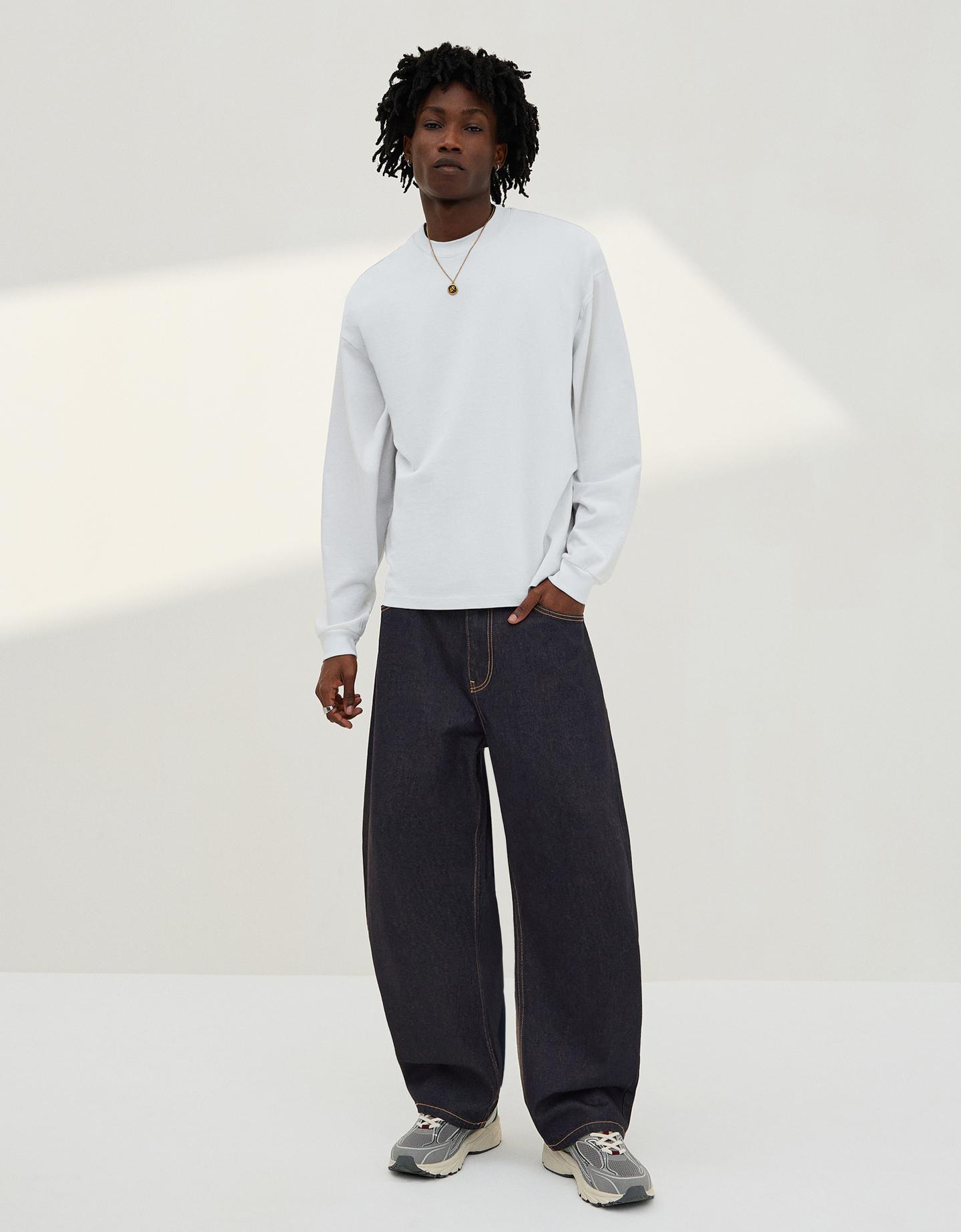 Bershka haftowane jeansy o kroju barrel granatowy